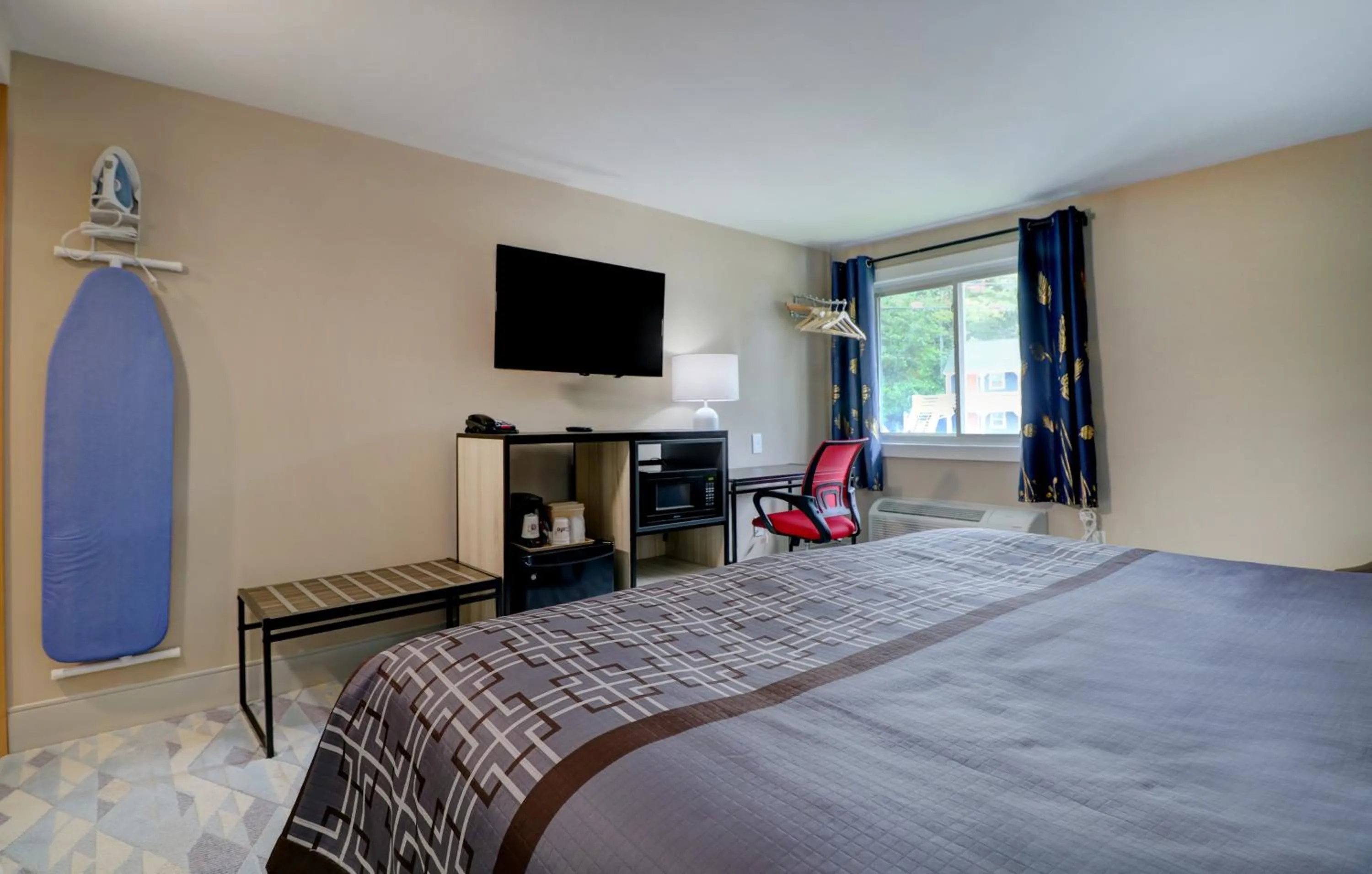 Bed in Yankee Clipper Inn, SureStay Collection by Best Western