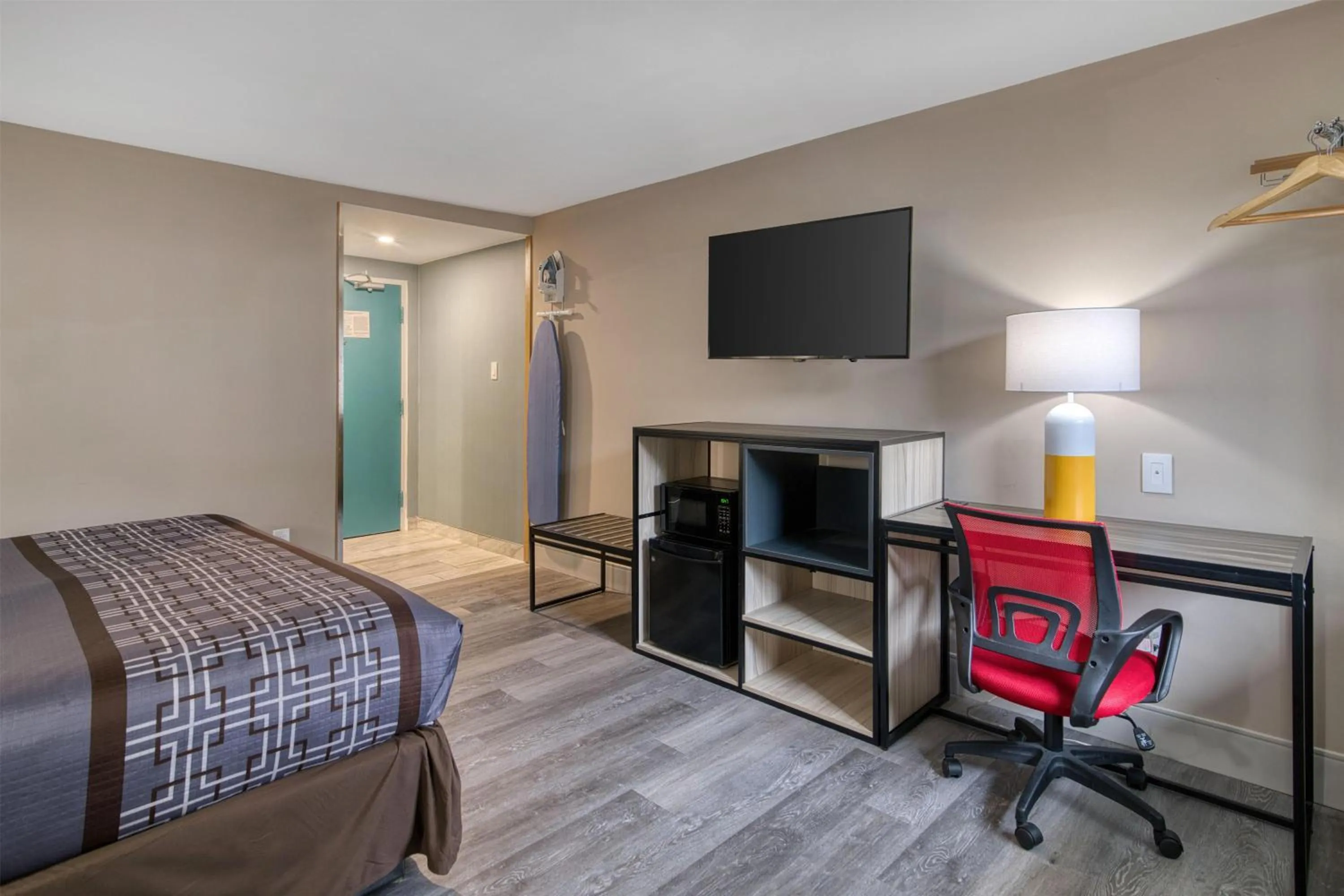 Bedroom, Bed in Yankee Clipper Inn, SureStay Collection by Best Western