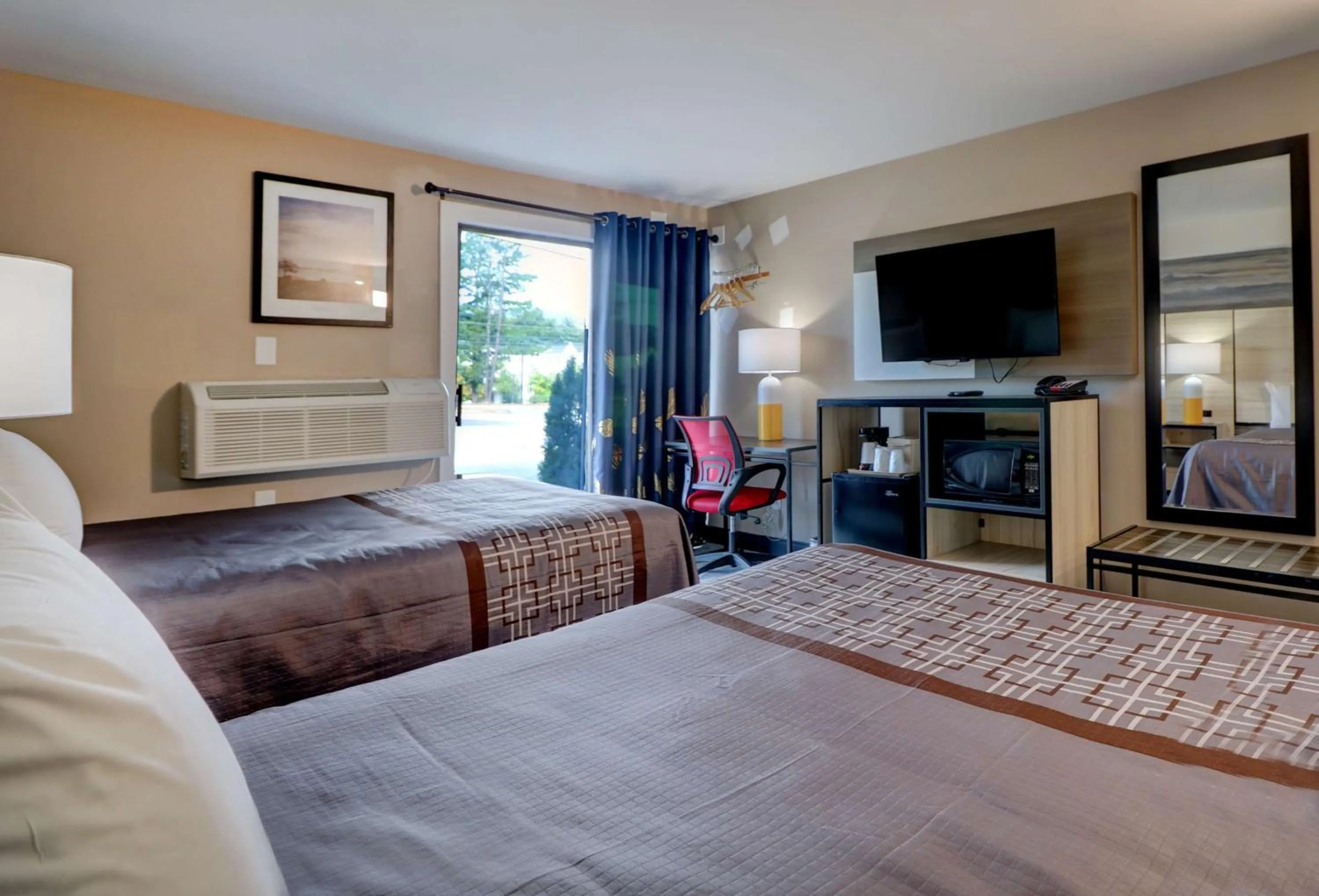 Bedroom, Bed in Yankee Clipper Inn, SureStay Collection by Best Western