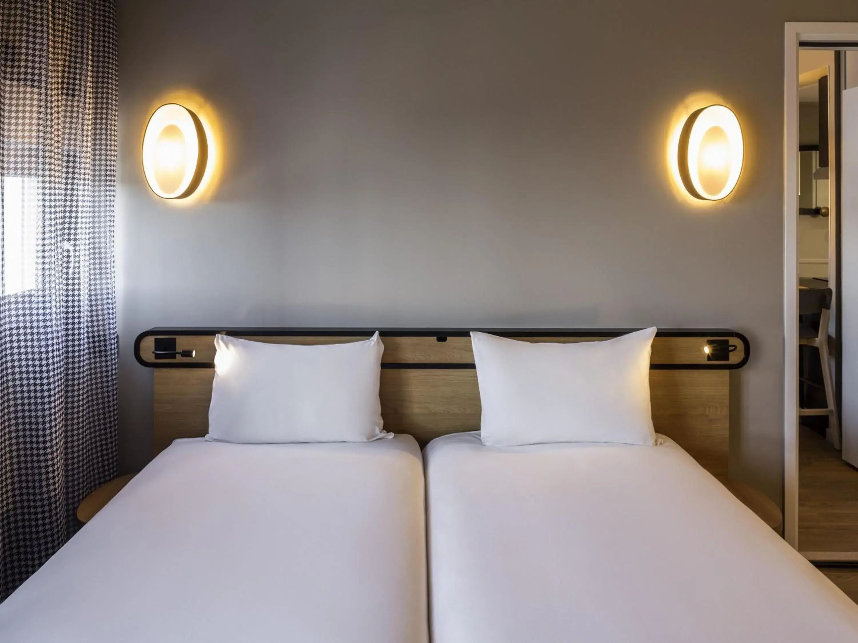 Bedroom, Bed in Aparthotel Adagio access Montpellier Centre Bedroom, Bed in Aparthotel Adagio access Montpellier Centre