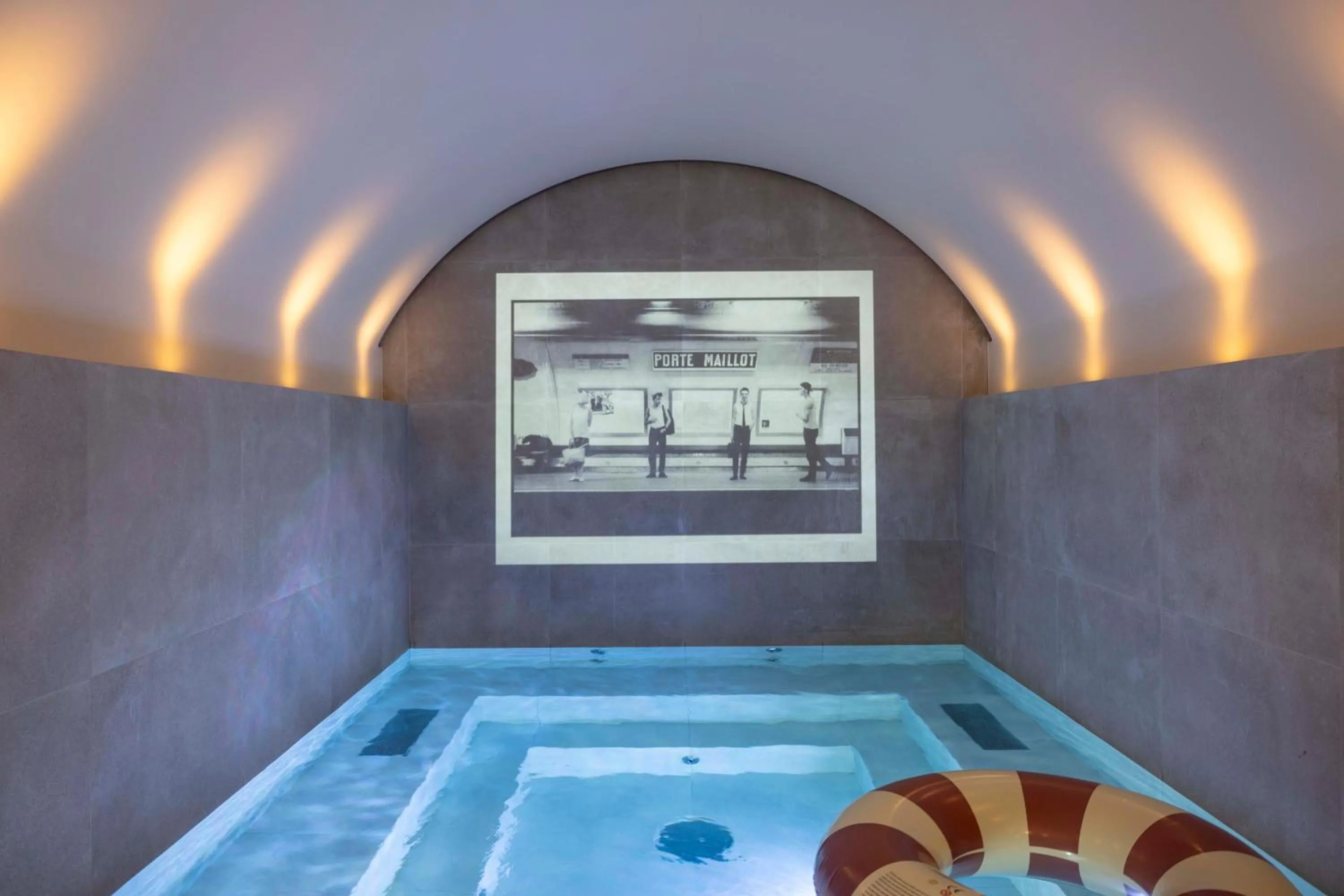 Swimming pool in Dadou Paris