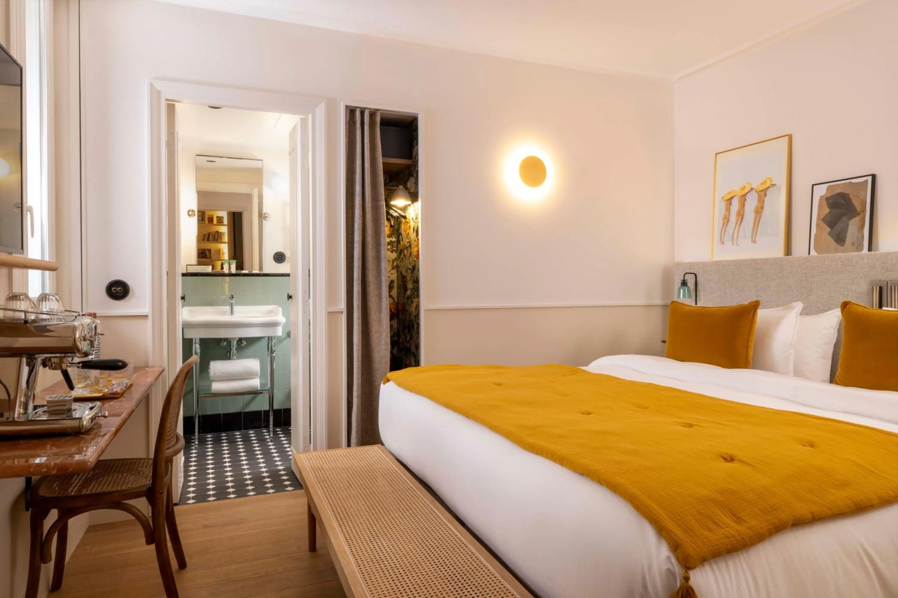 Bedroom, Bed in Dadou Paris