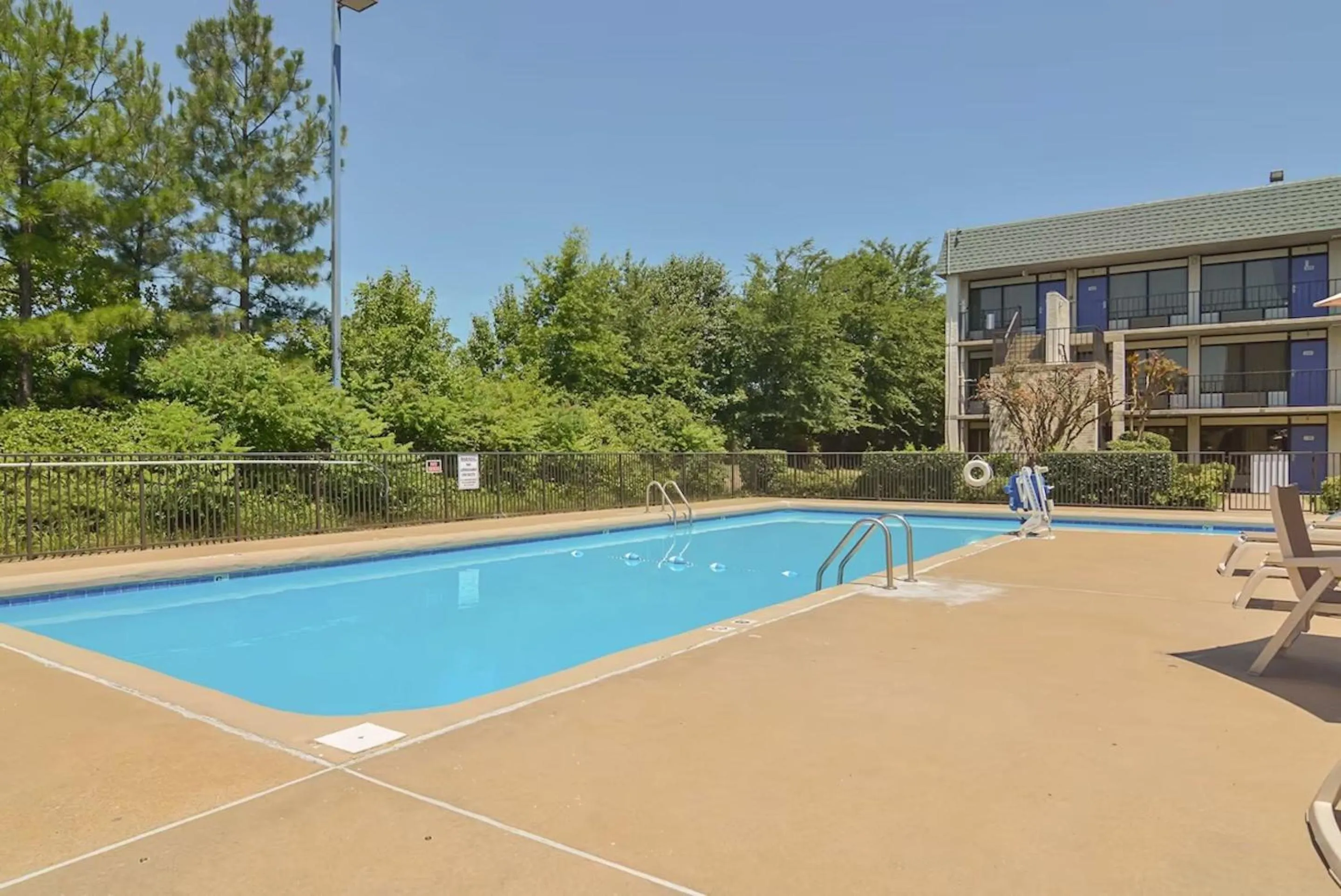 Swimming pool in Studio 6-Little Rock, AR - West