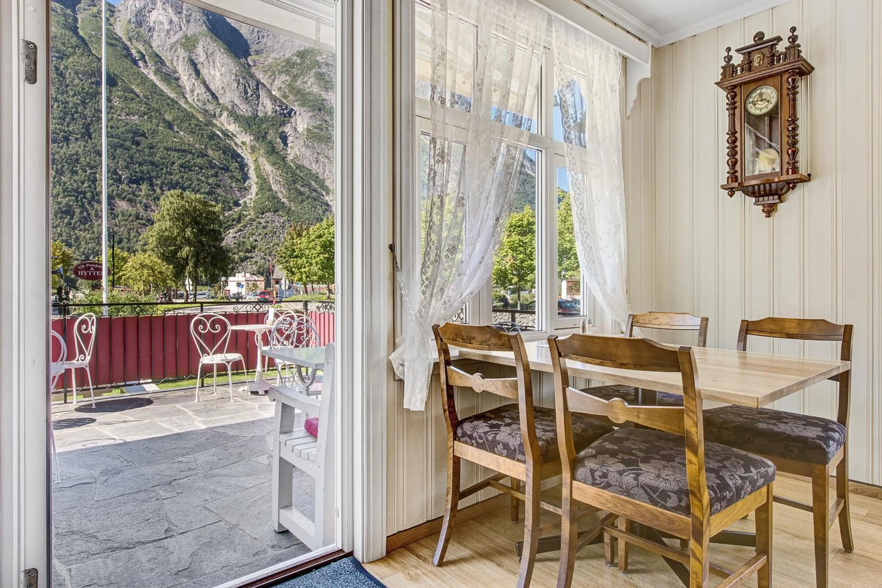 Dining area in Vik Pensjonat
