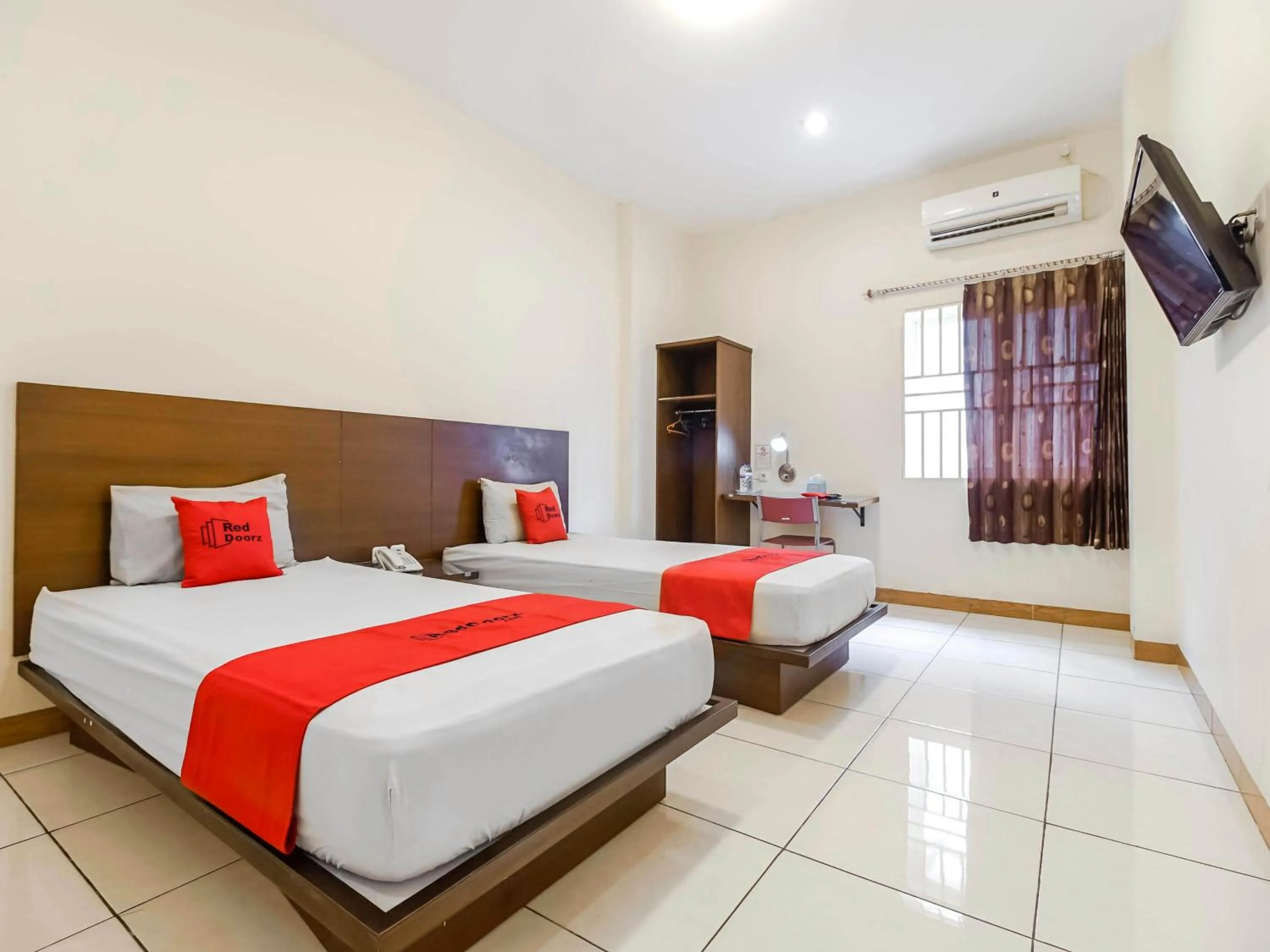 Bedroom, Bed in RedDoorz Plus at Karebosi Area 2 Makassar