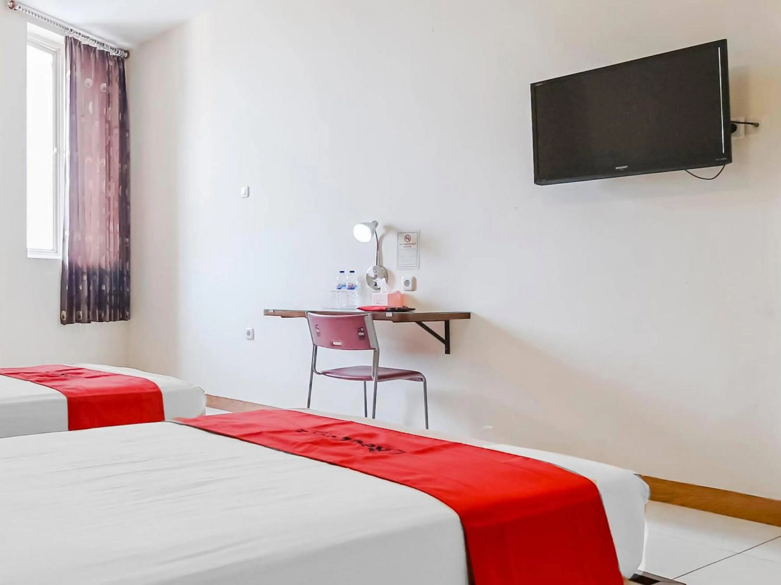 Bedroom, Bed in RedDoorz Plus at Karebosi Area 2 Makassar