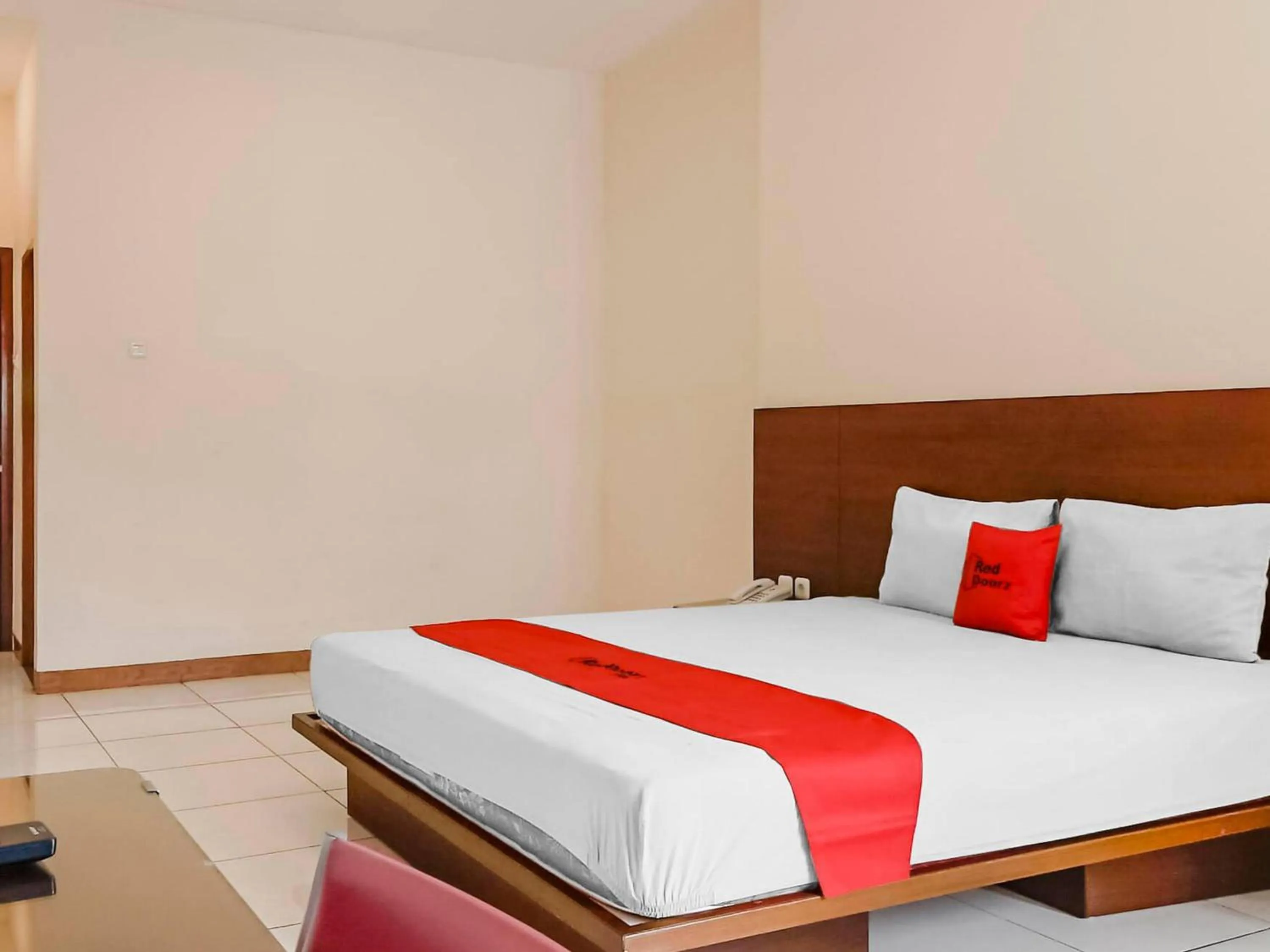 Bedroom, Bed in RedDoorz Plus at Karebosi Area 2 Makassar