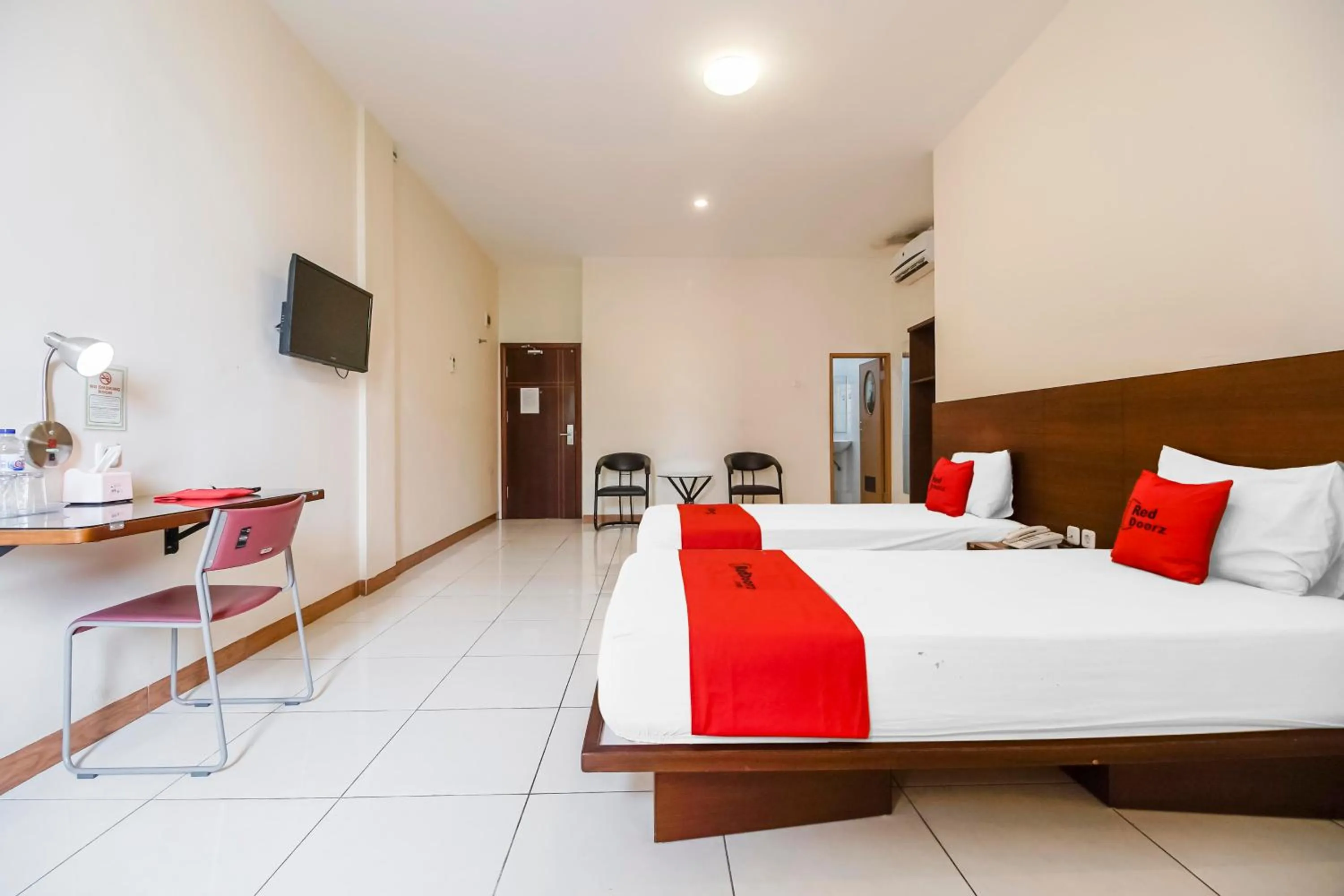 Bedroom, Bed in RedDoorz Plus at Karebosi Area 2 Makassar