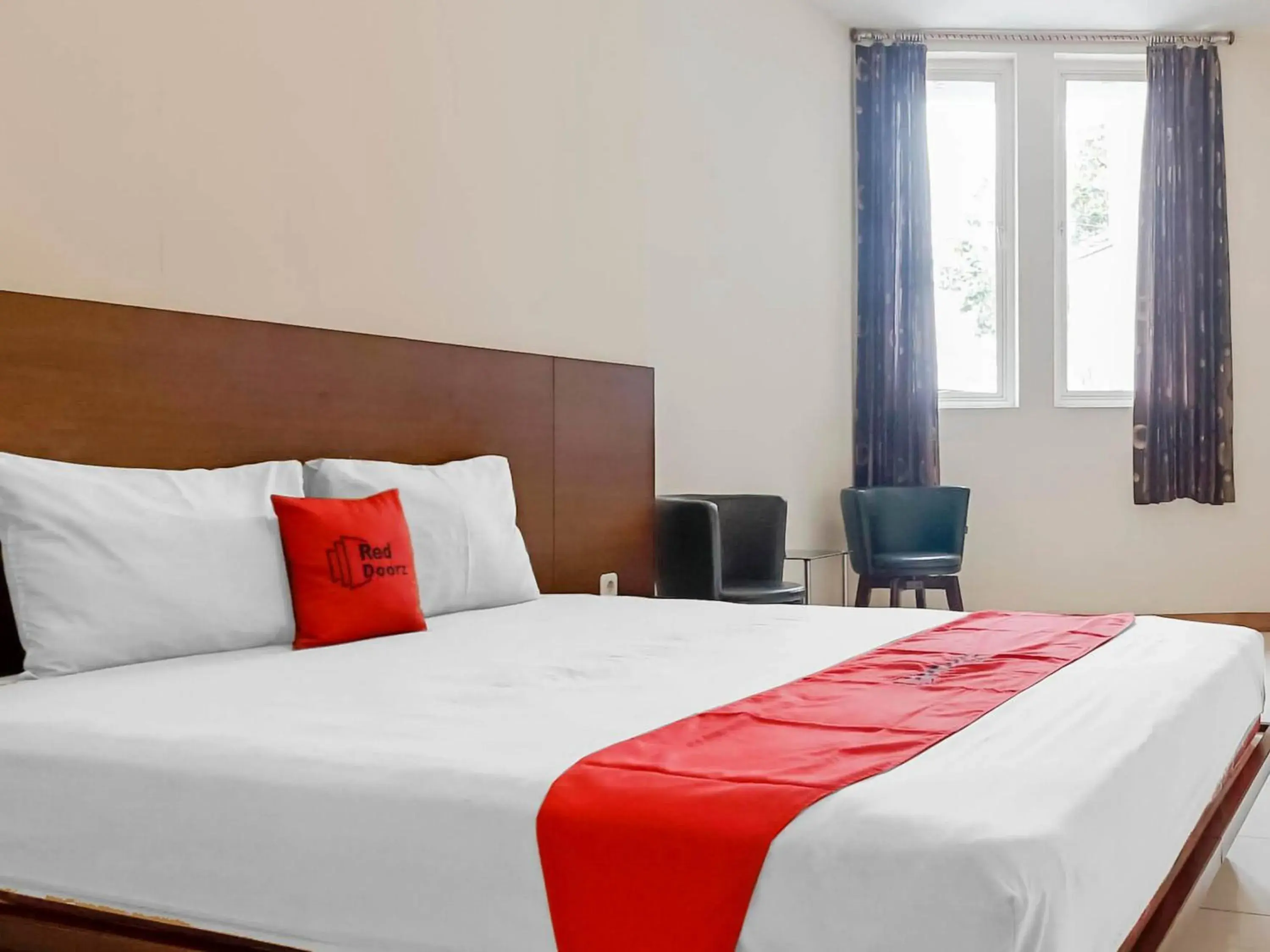 Bedroom, Bed in RedDoorz Plus at Karebosi Area 2 Makassar Bedroom, Bed in RedDoorz Plus at Karebosi Area 2 Makassar