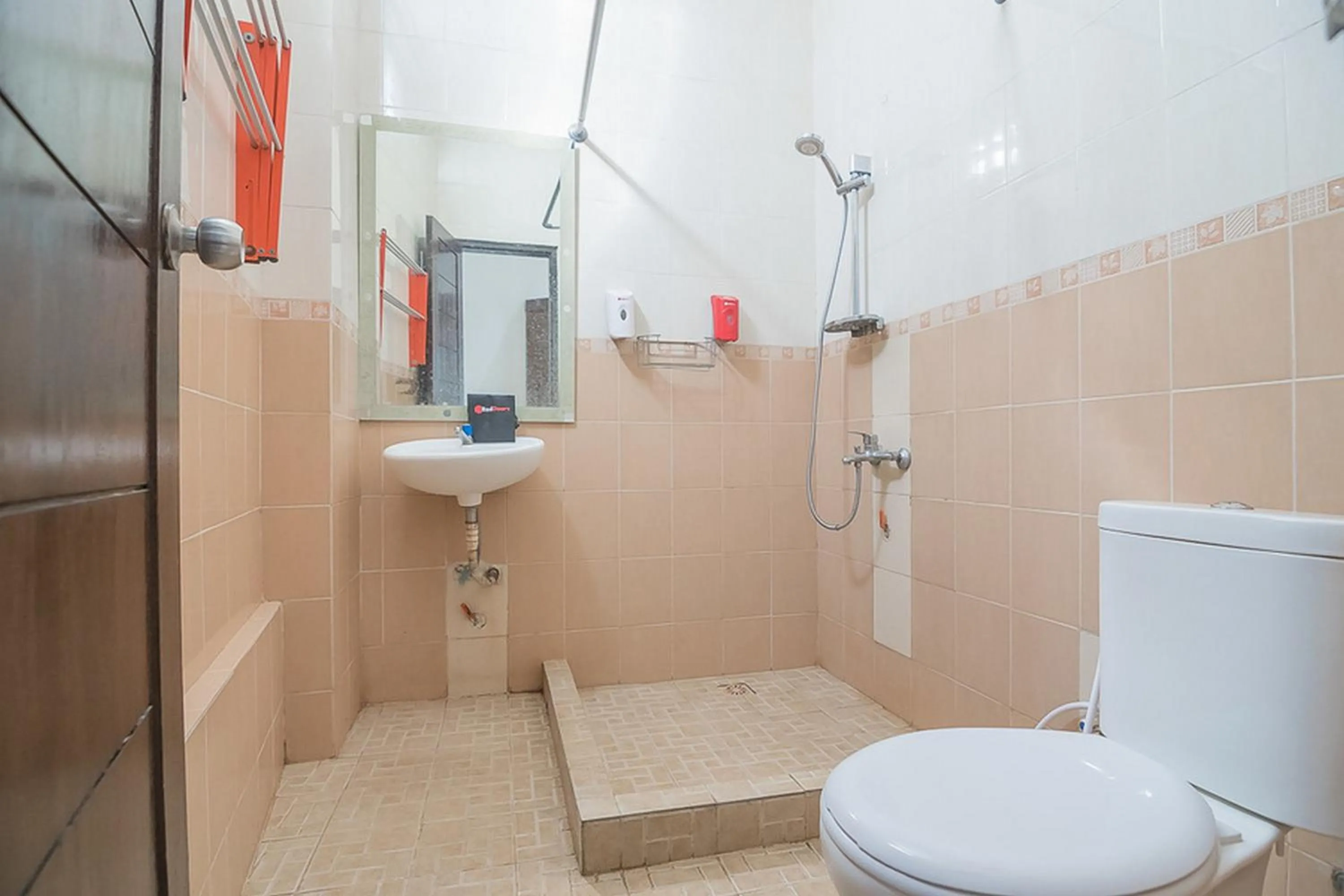 Bathroom in RedDoorz near Jatinangor Town Square