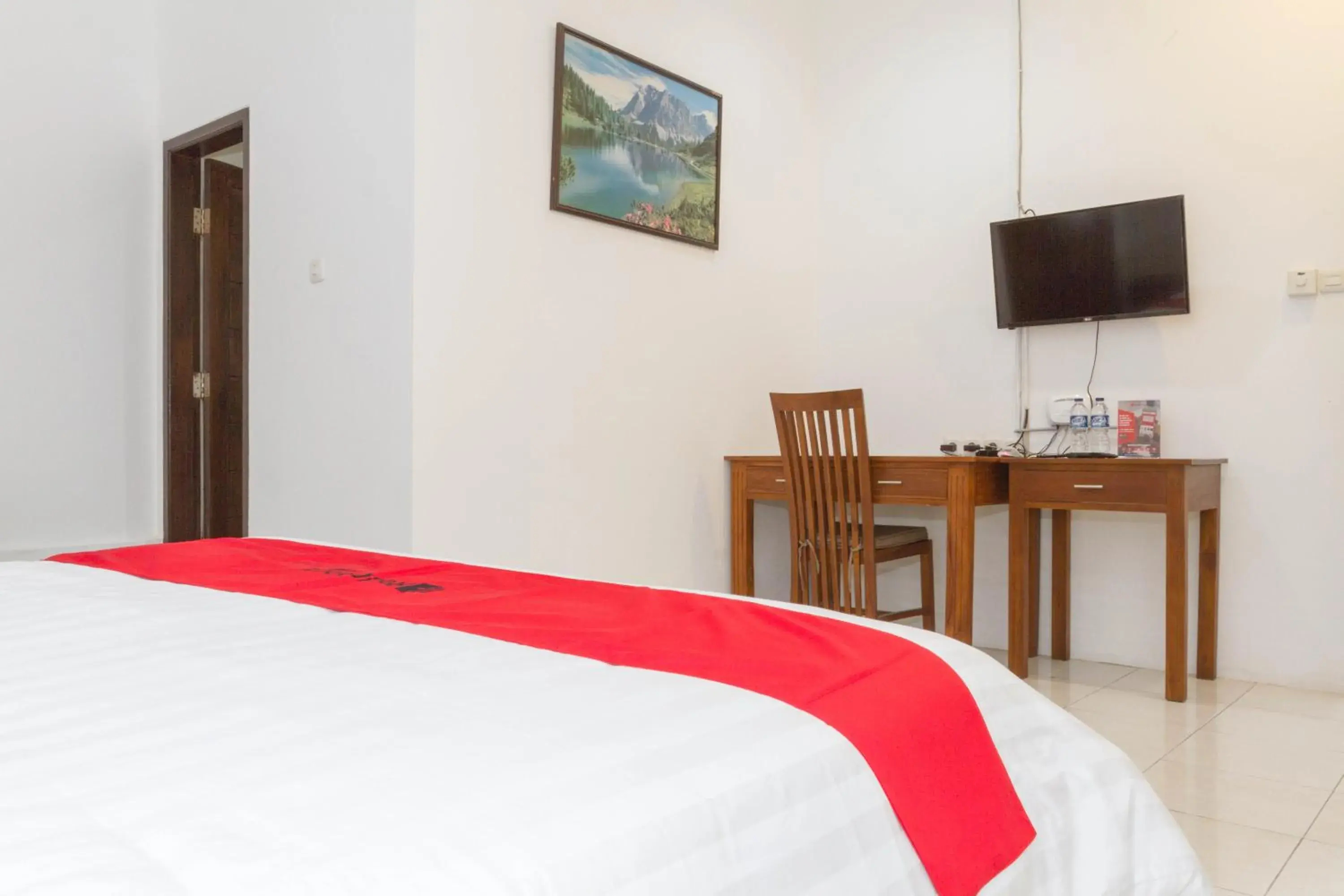 Bedroom, Bed in RedDoorz near Jatinangor Town Square Bedroom, Bed in RedDoorz near Jatinangor Town Square