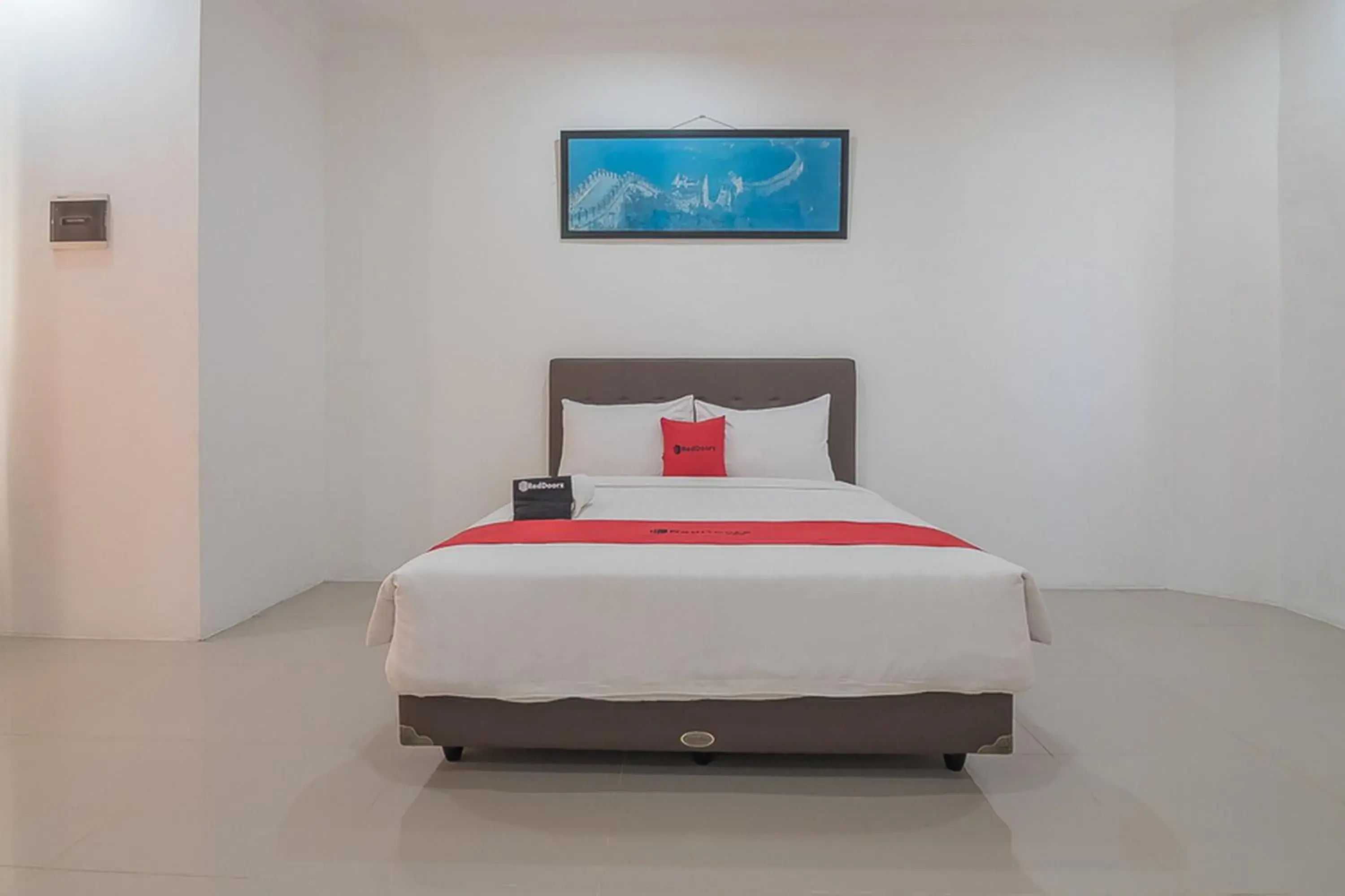 Bed in RedDoorz near Jatinangor Town Square Bed in RedDoorz near Jatinangor Town Square