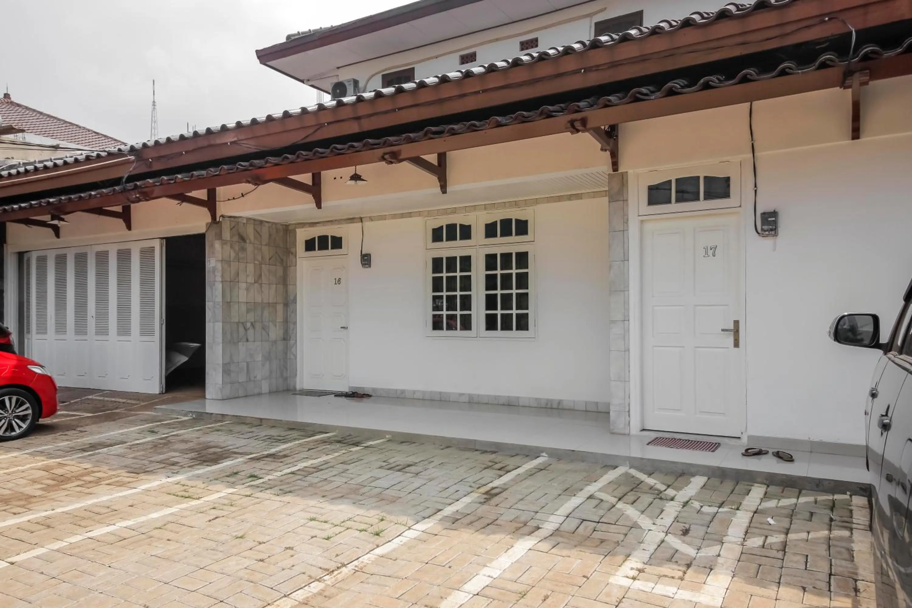 Facade/entrance in RedDoorz @ Meruya 2