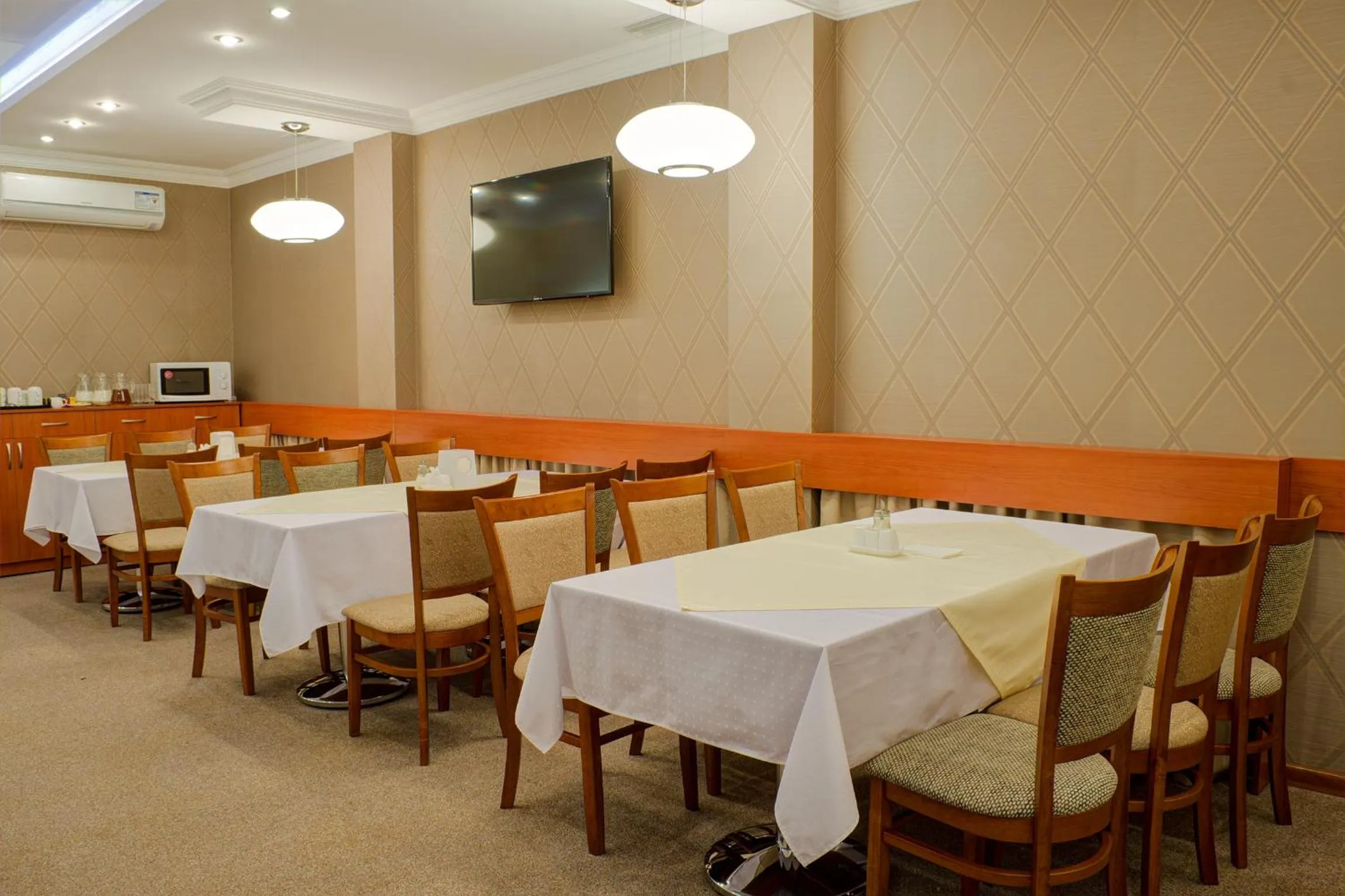 Restaurant/places to eat in Torgay Hotel