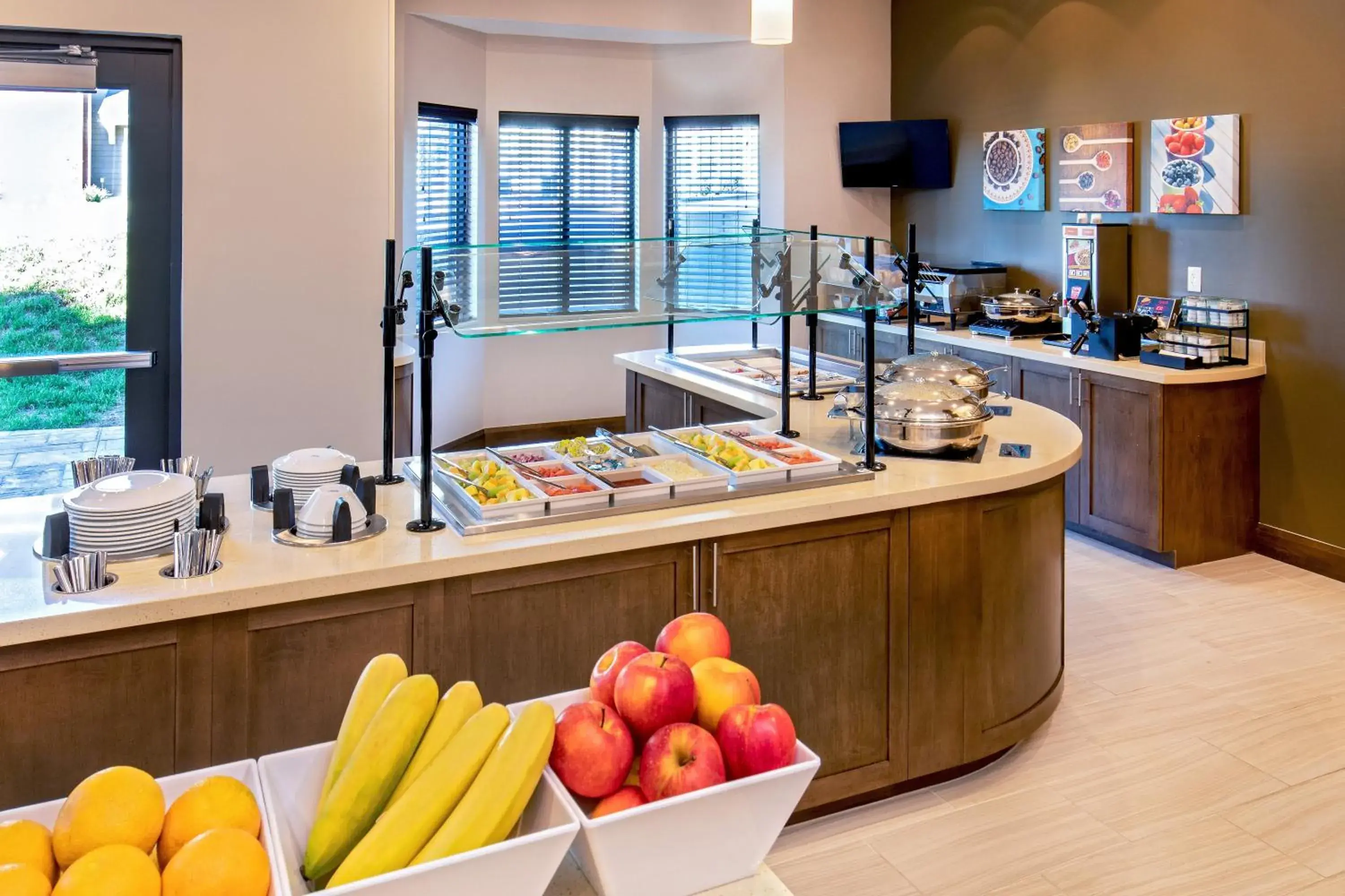 Breakfast in Staybridge Suites Charlottesville Airport by IHG Breakfast in Staybridge Suites Charlottesville Airport by IHG