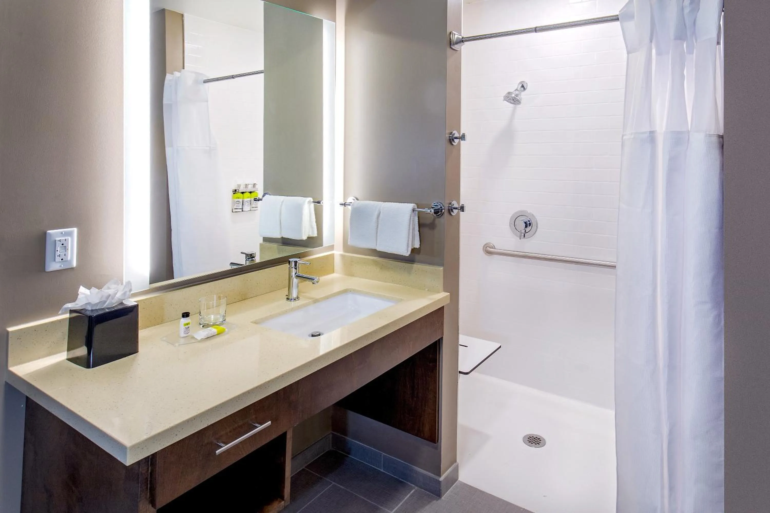 Photo of the whole room in Staybridge Suites Charlottesville Airport by IHG