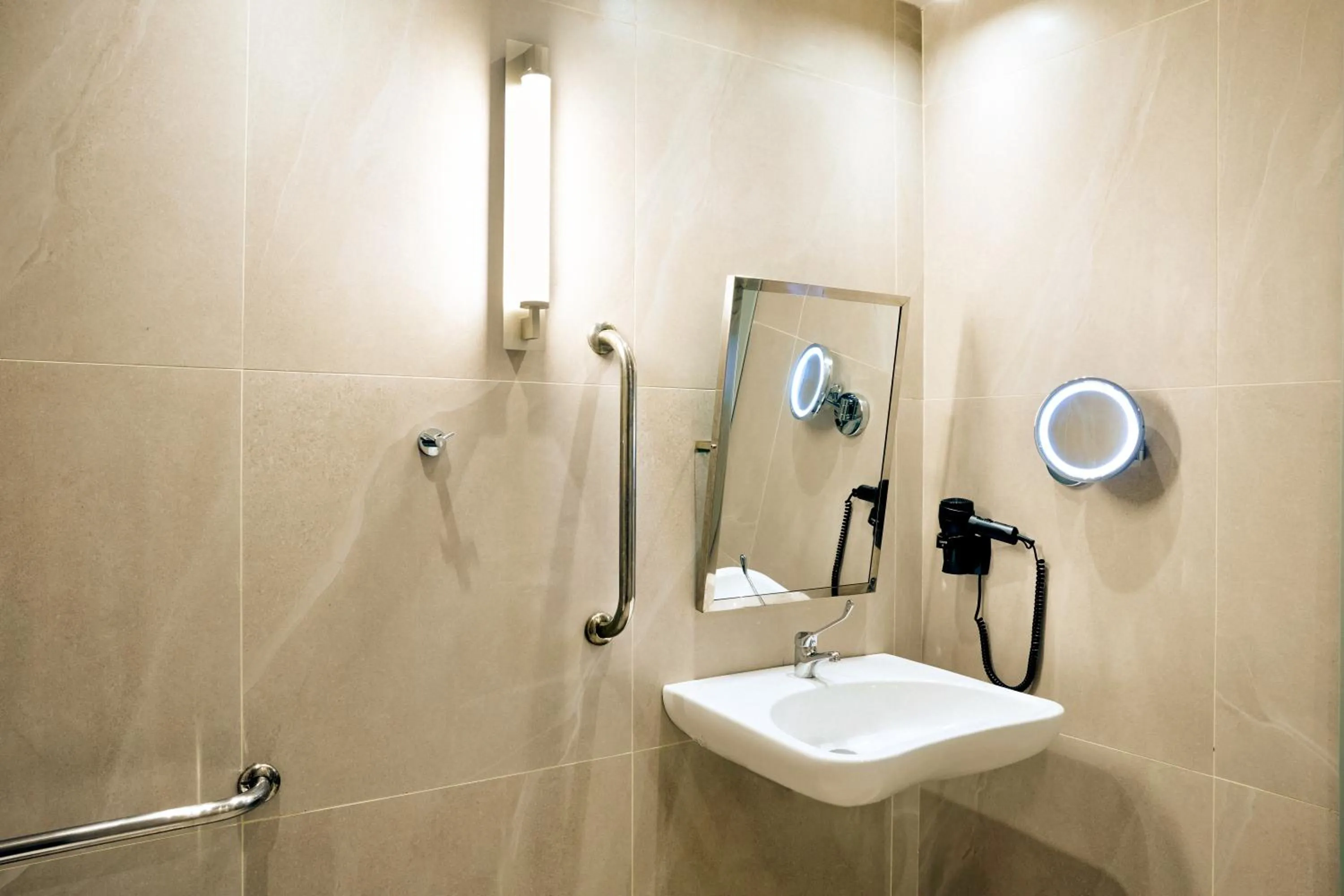 Zeus Eleva Mirabello Bay