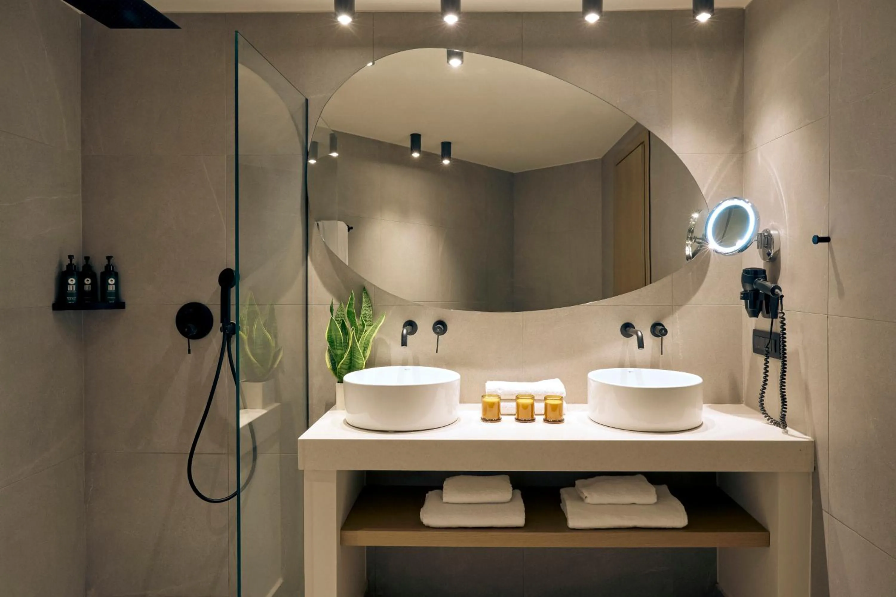 Zeus Eleva Mirabello Bay