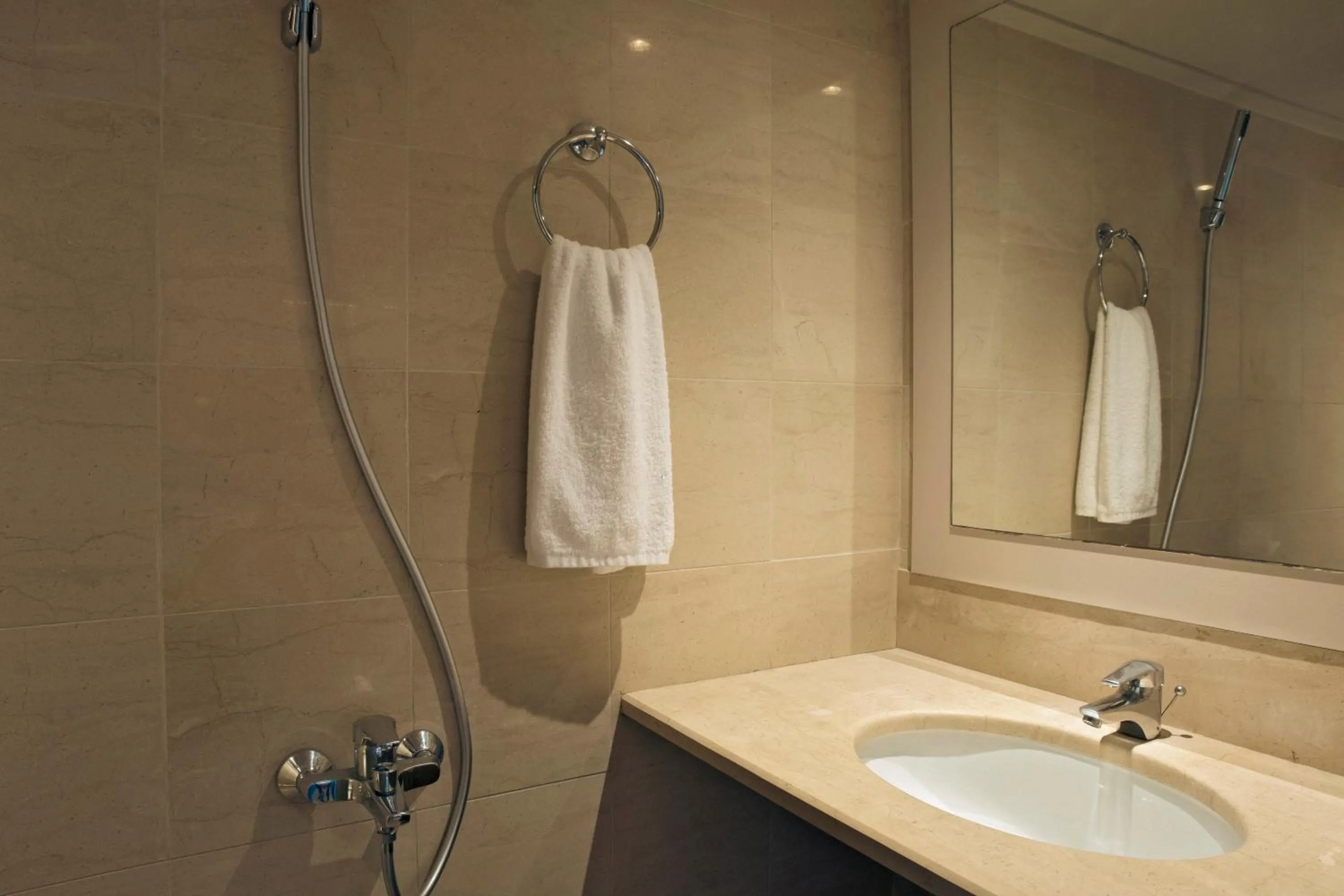 Zeus Eleva Mirabello Bay