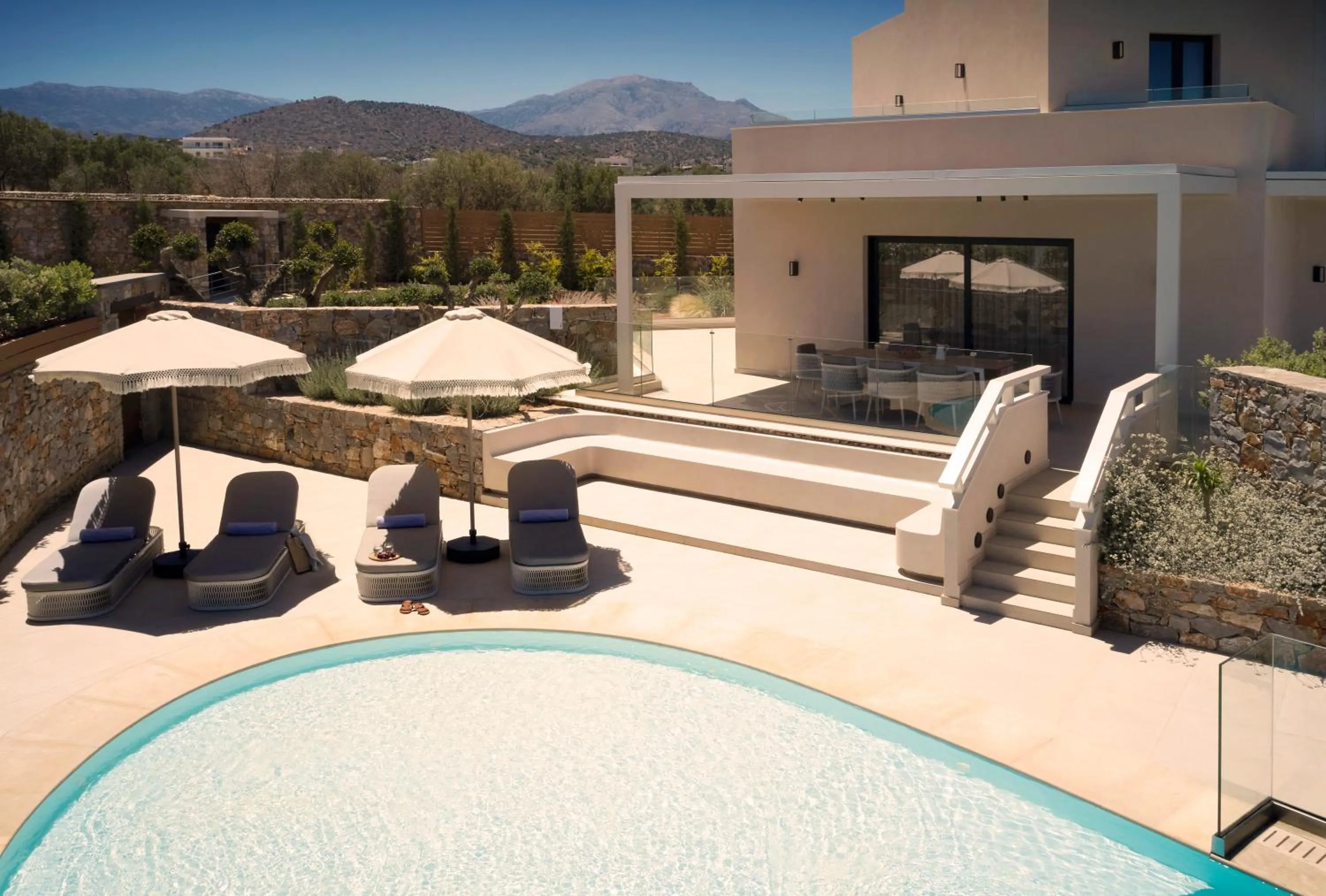 Zeus Eleva Mirabello Bay