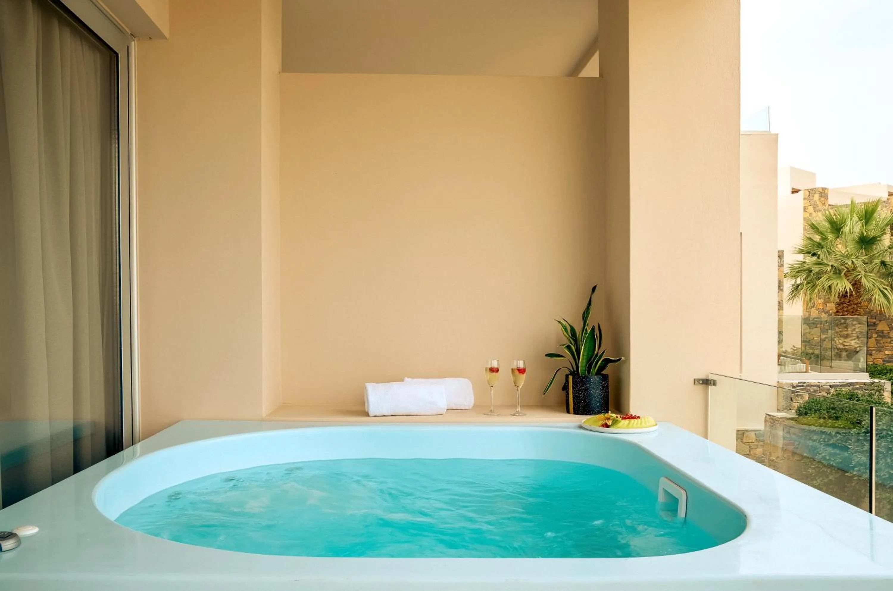 Zeus Eleva Mirabello Bay