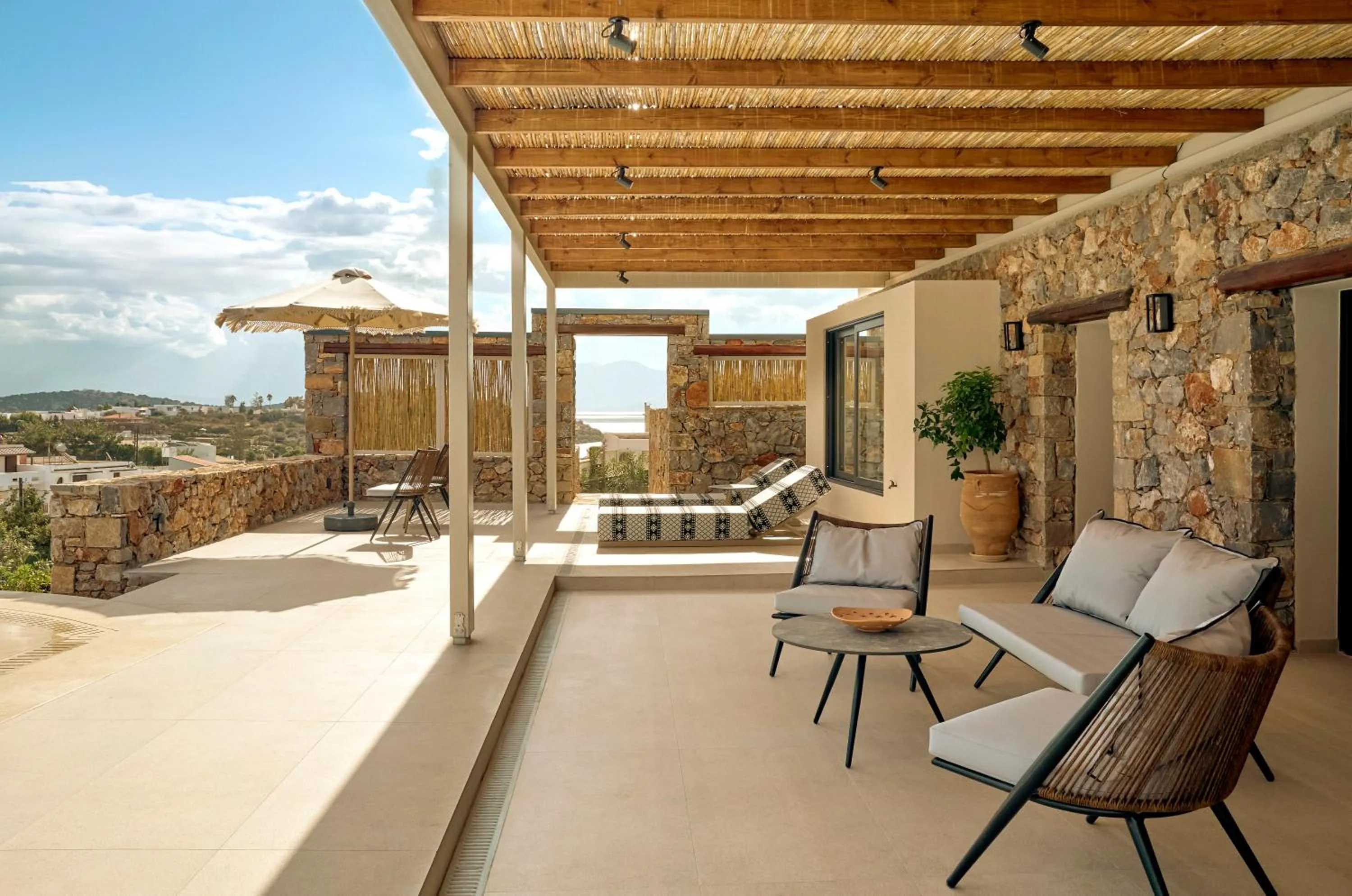 Zeus Eleva Mirabello Bay