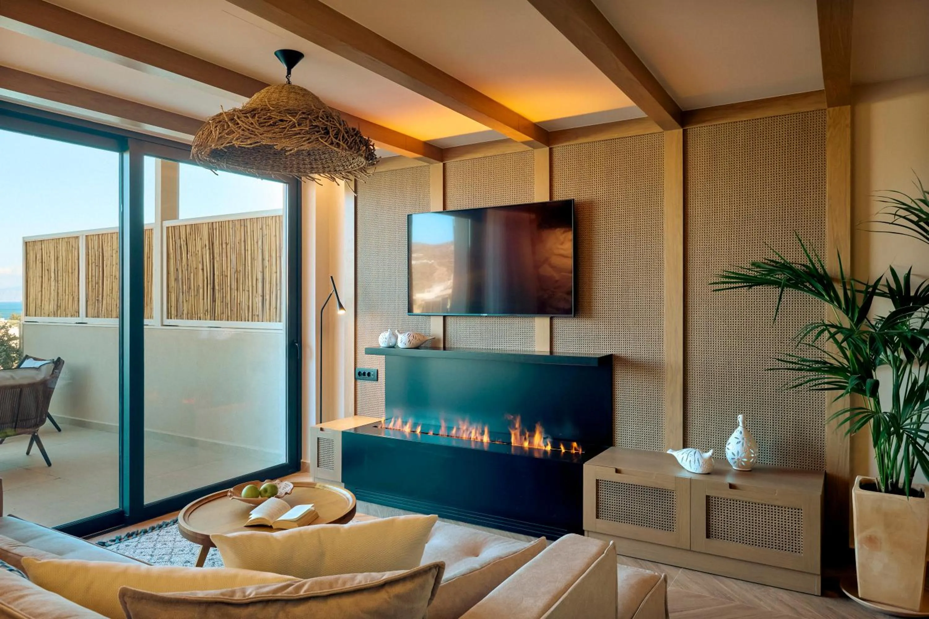 Zeus Eleva Mirabello Bay