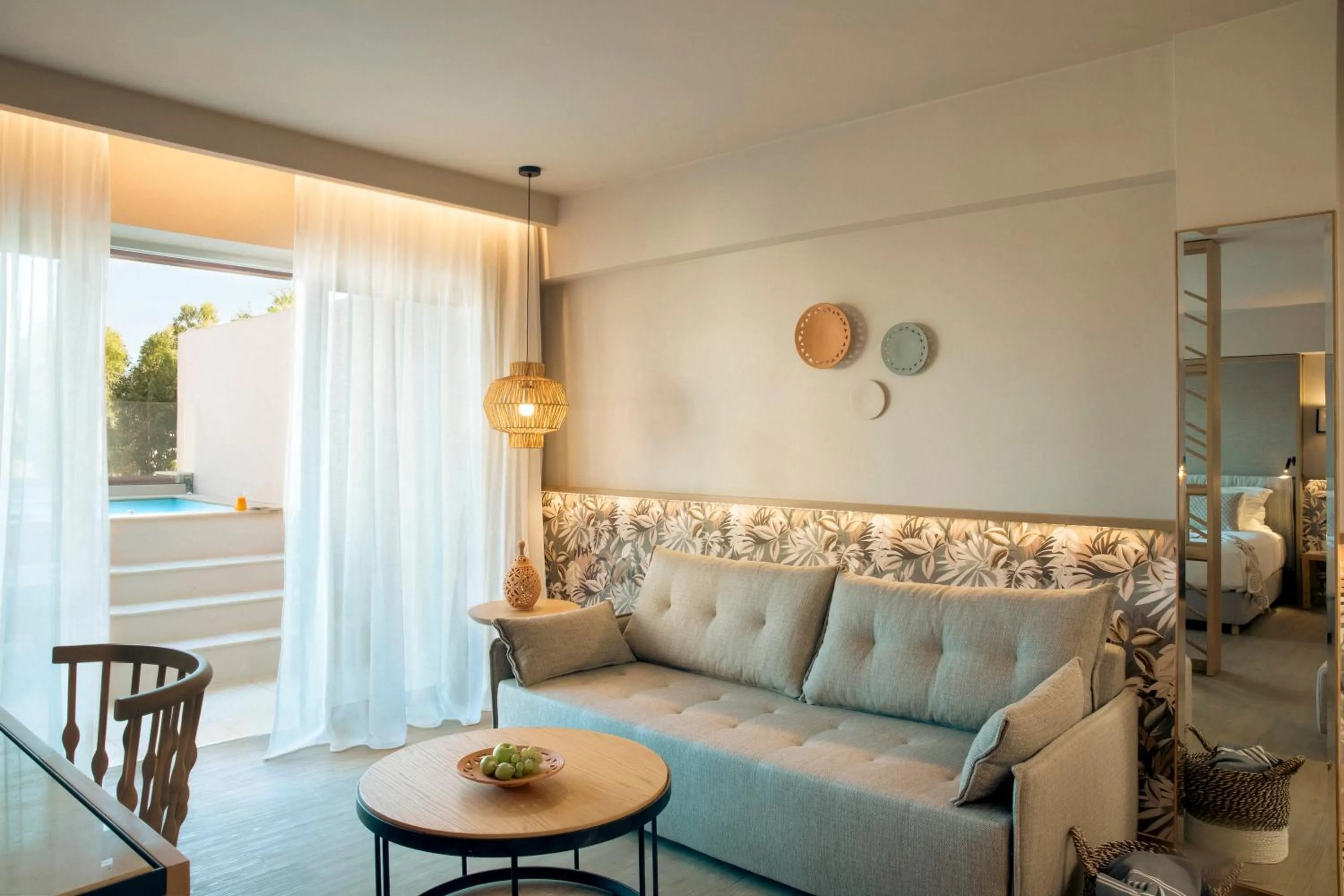 Zeus Eleva Mirabello Bay