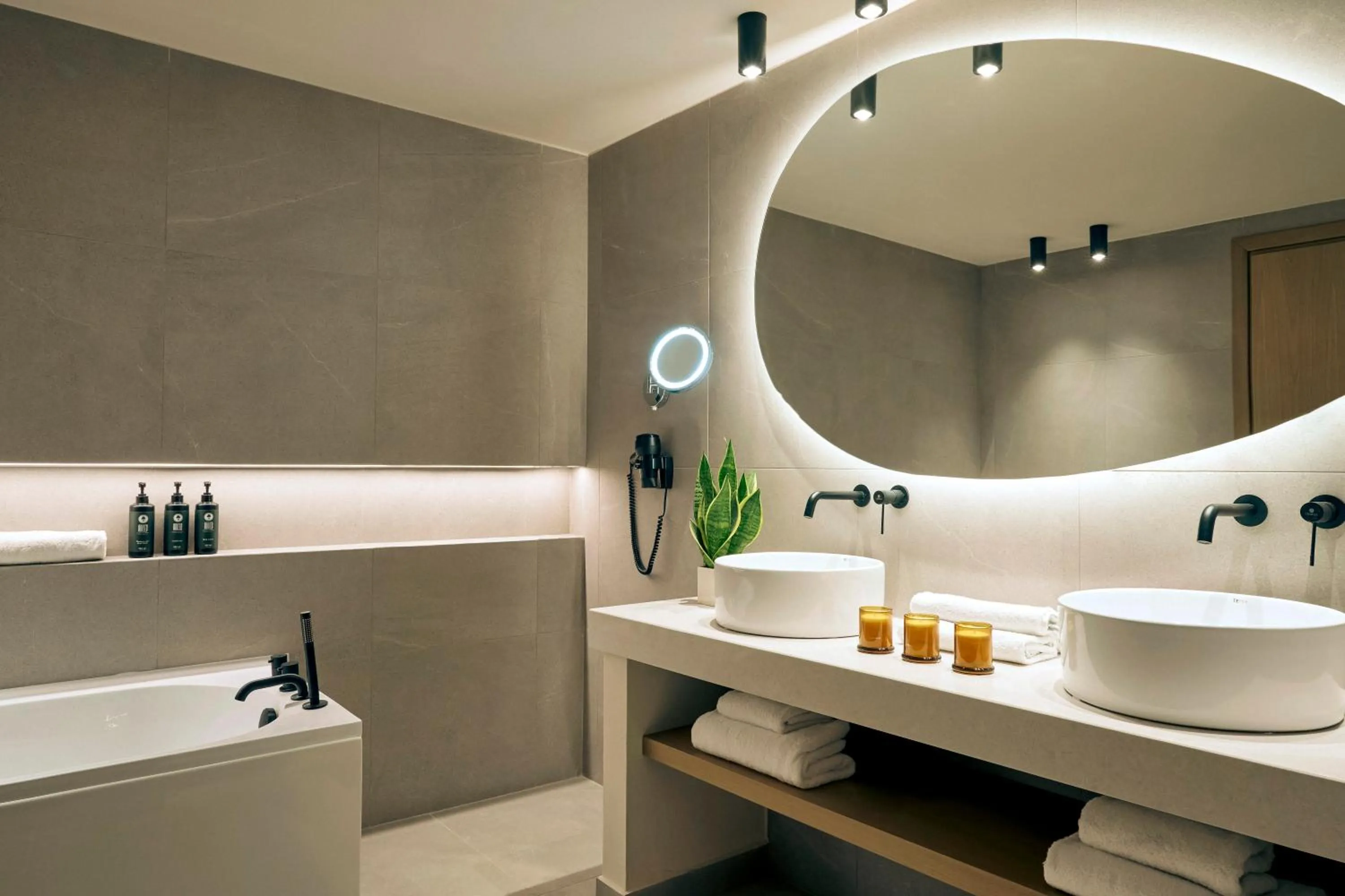 Zeus Eleva Mirabello Bay