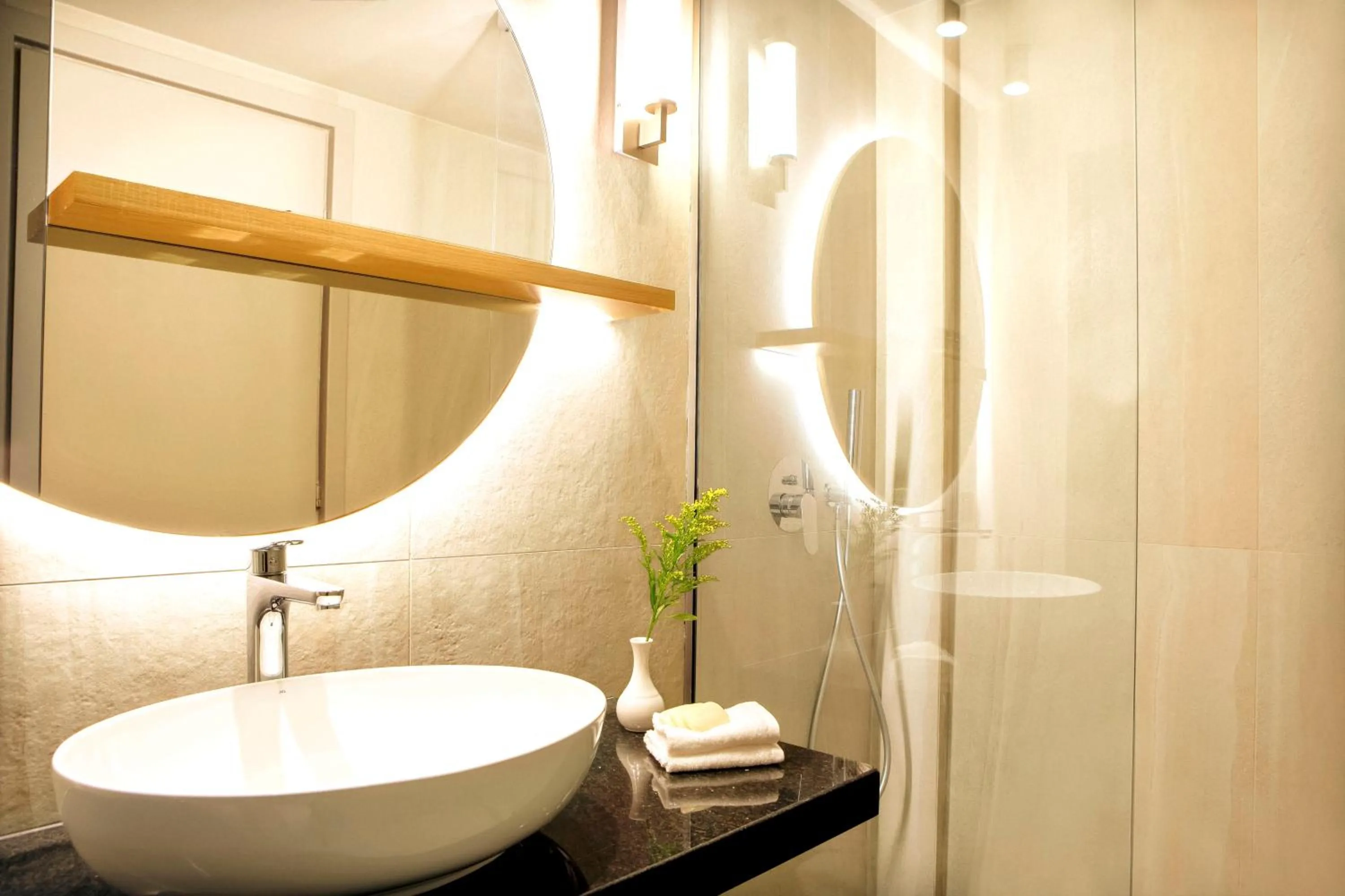 Zeus Eleva Mirabello Bay