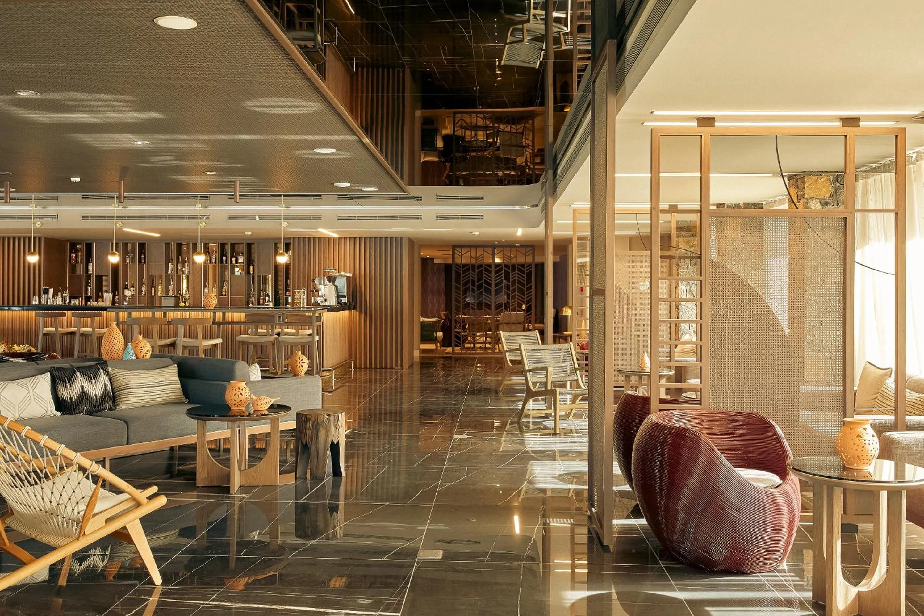 Zeus Eleva Mirabello Bay