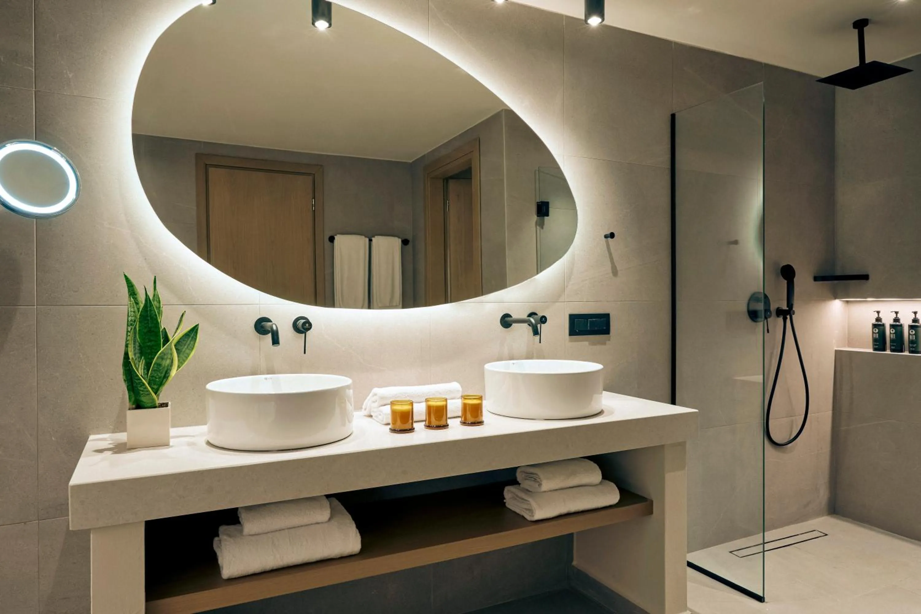 Zeus Eleva Mirabello Bay