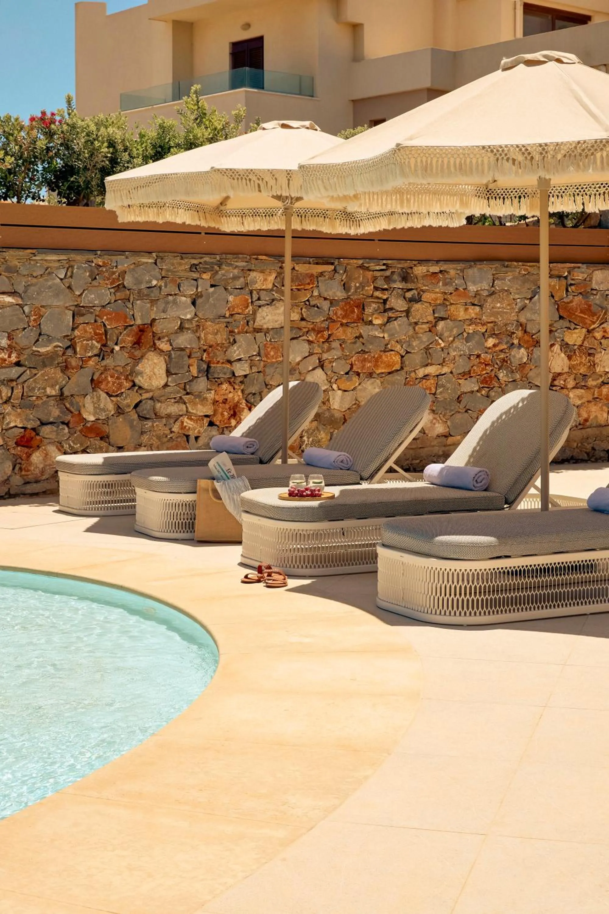 Zeus Eleva Mirabello Bay