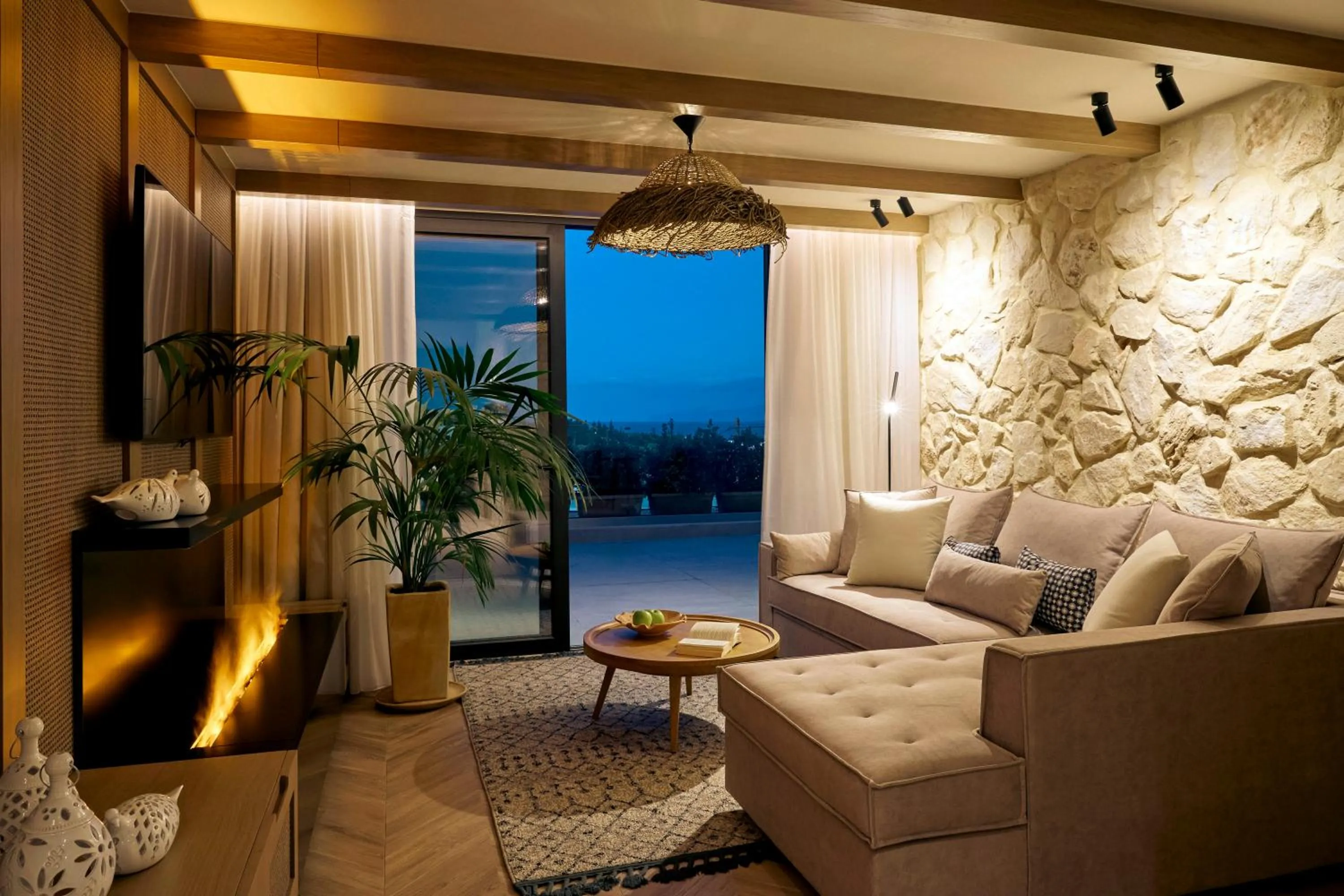 Zeus Eleva Mirabello Bay