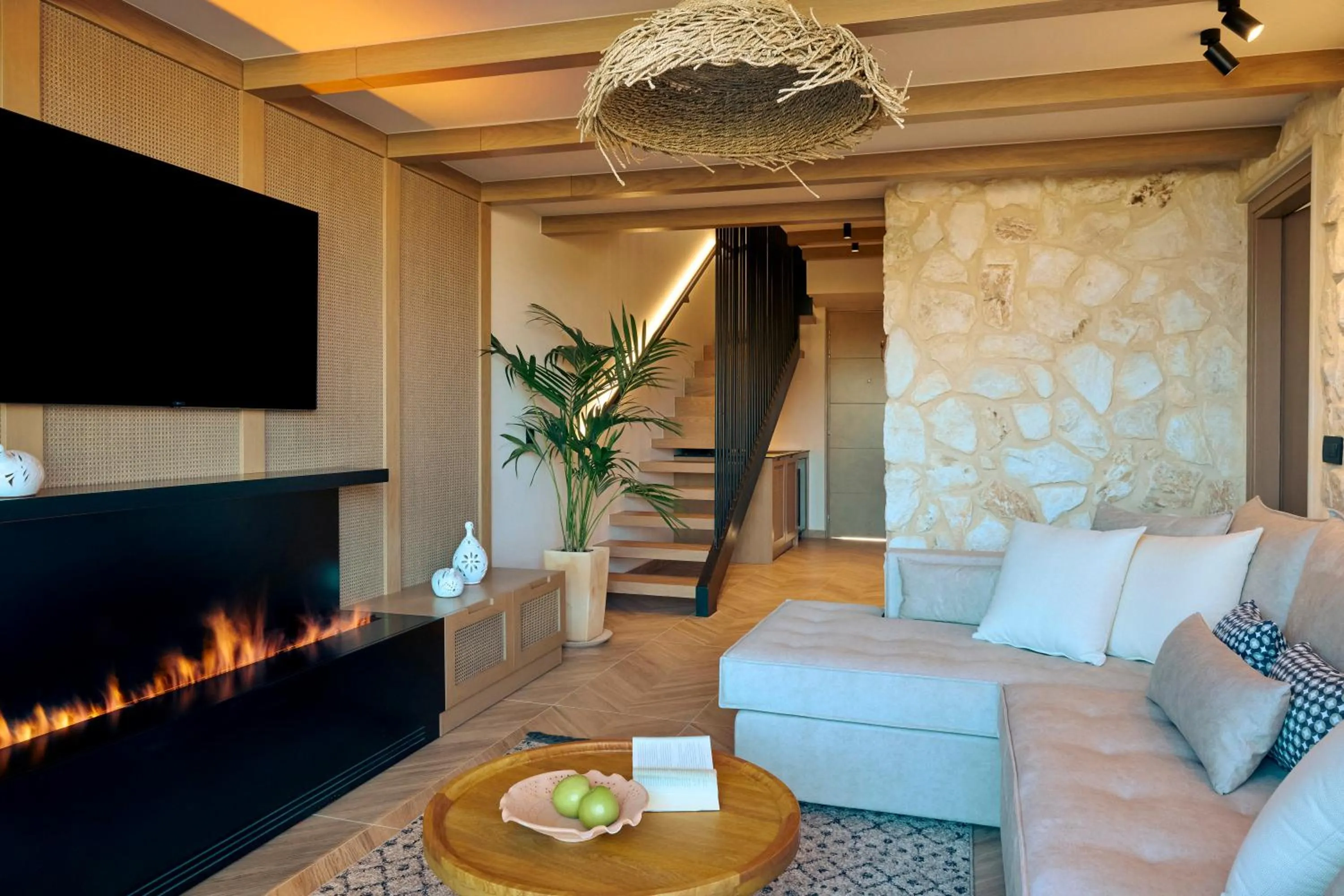 Zeus Eleva Mirabello Bay