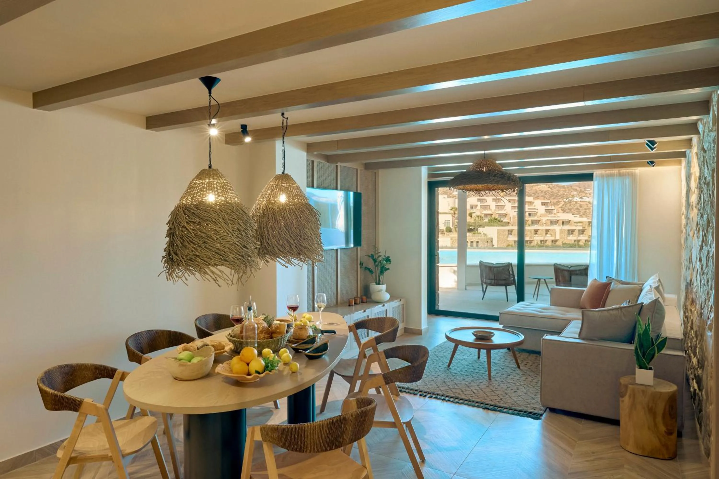 Zeus Eleva Mirabello Bay