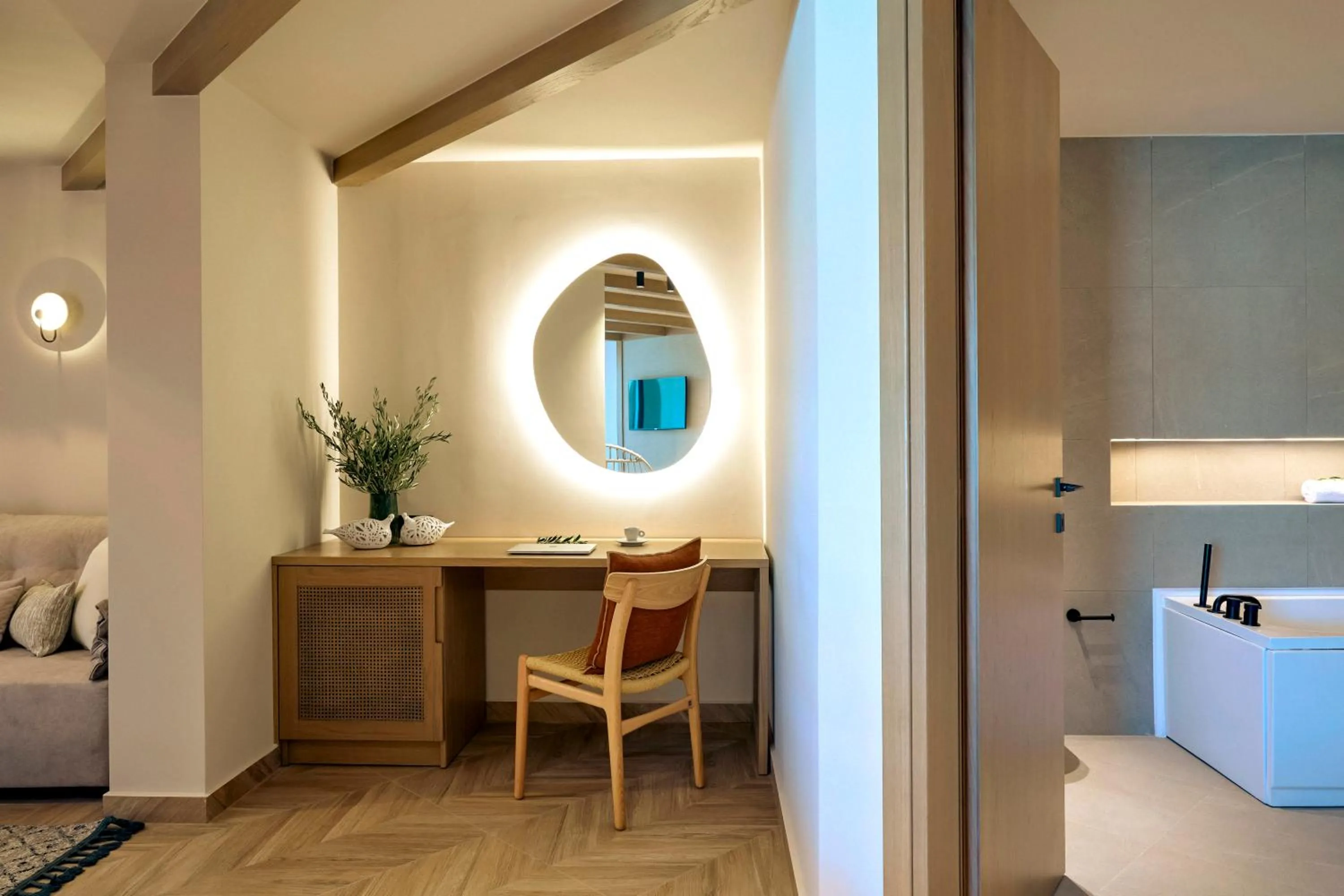 Zeus Eleva Mirabello Bay