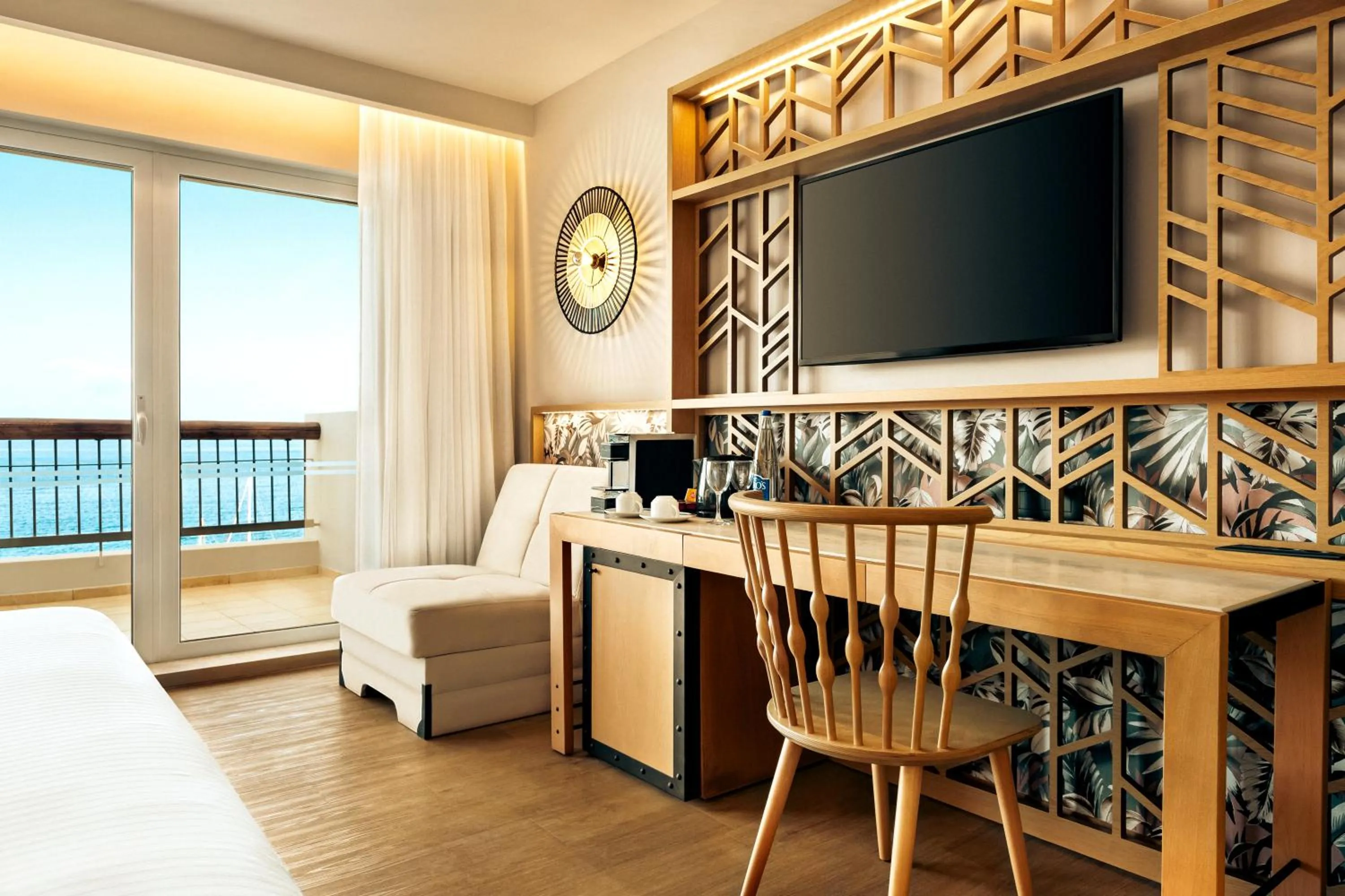 Zeus Eleva Mirabello Bay