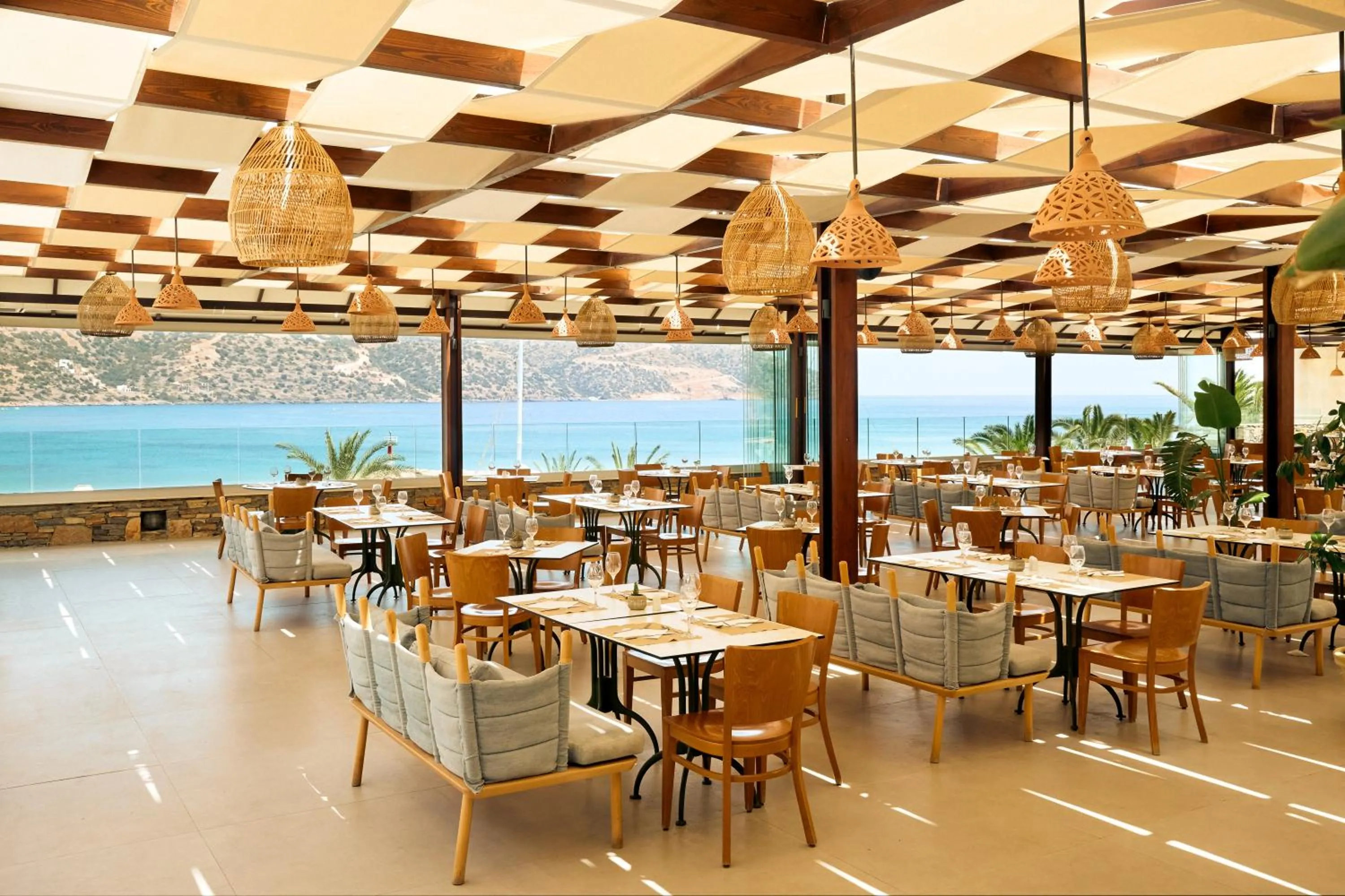 Zeus Eleva Mirabello Bay