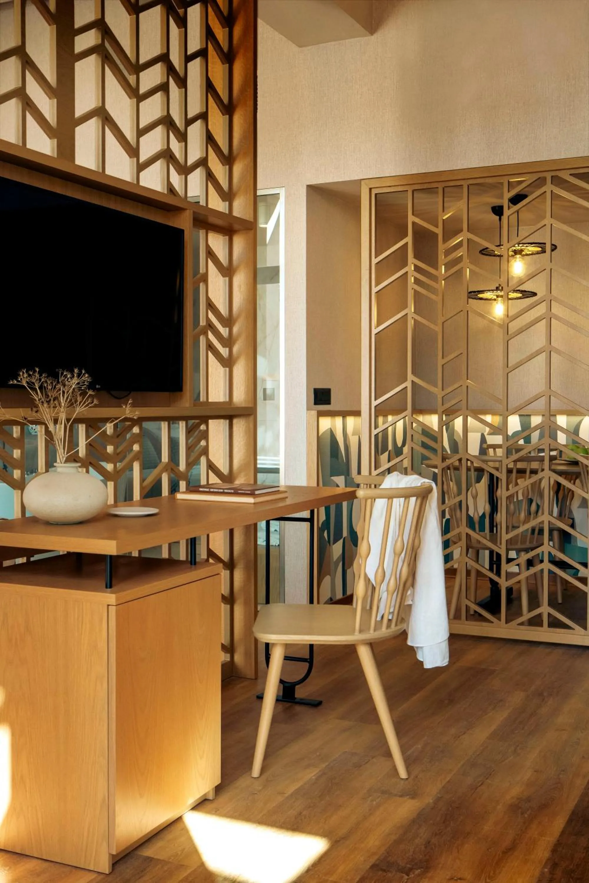 Zeus Eleva Mirabello Bay