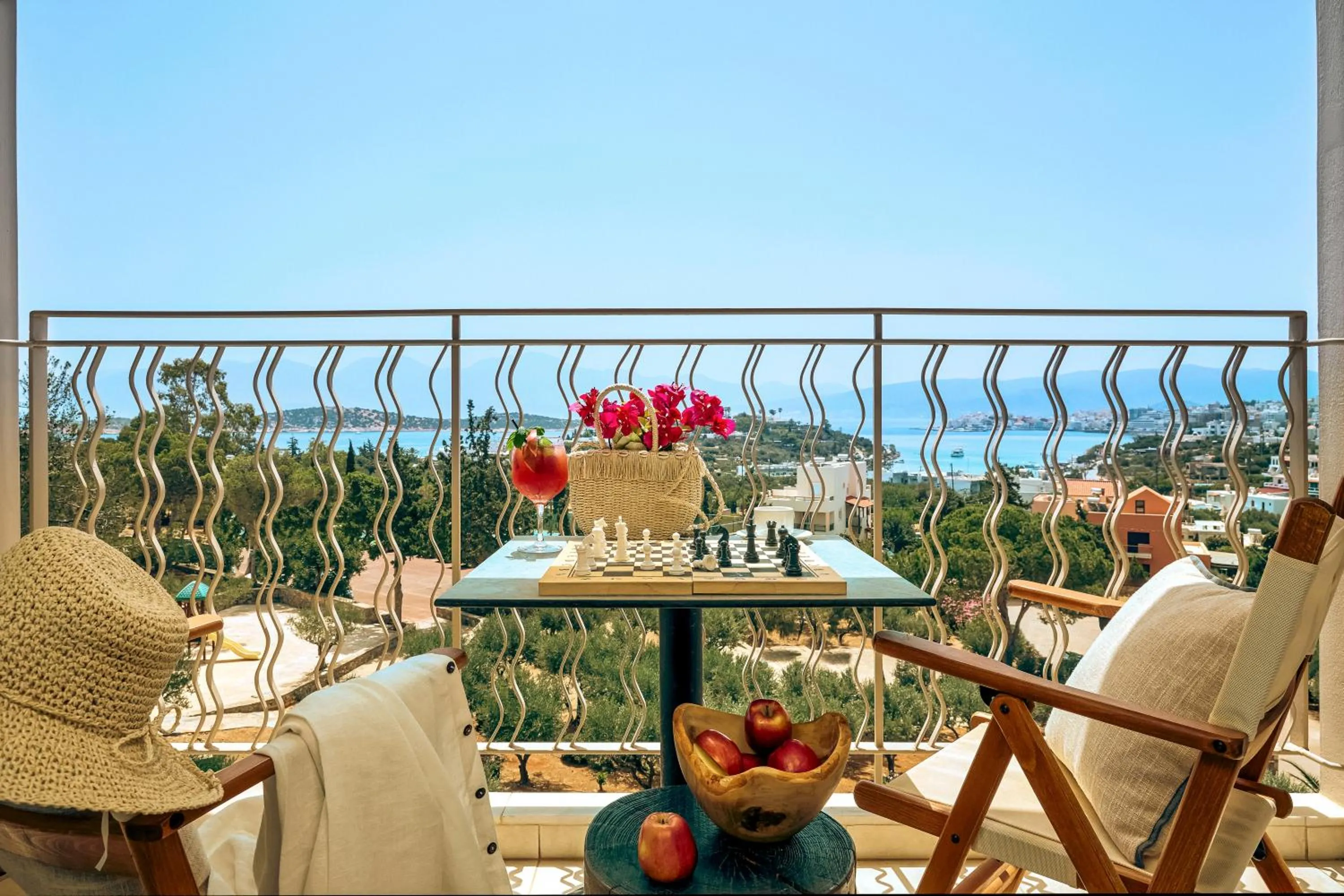 Zeus Eleva Mirabello Bay