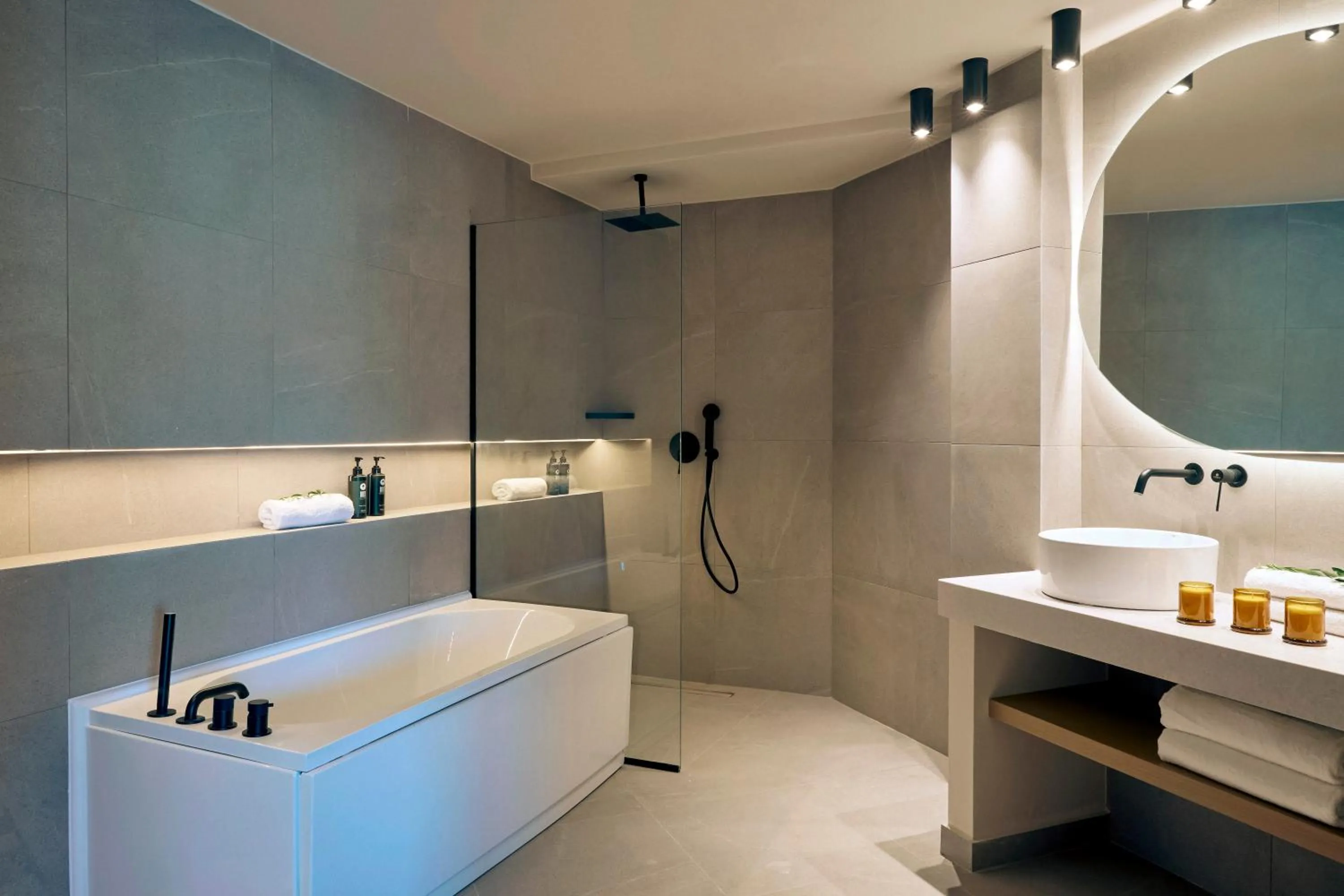 Zeus Eleva Mirabello Bay