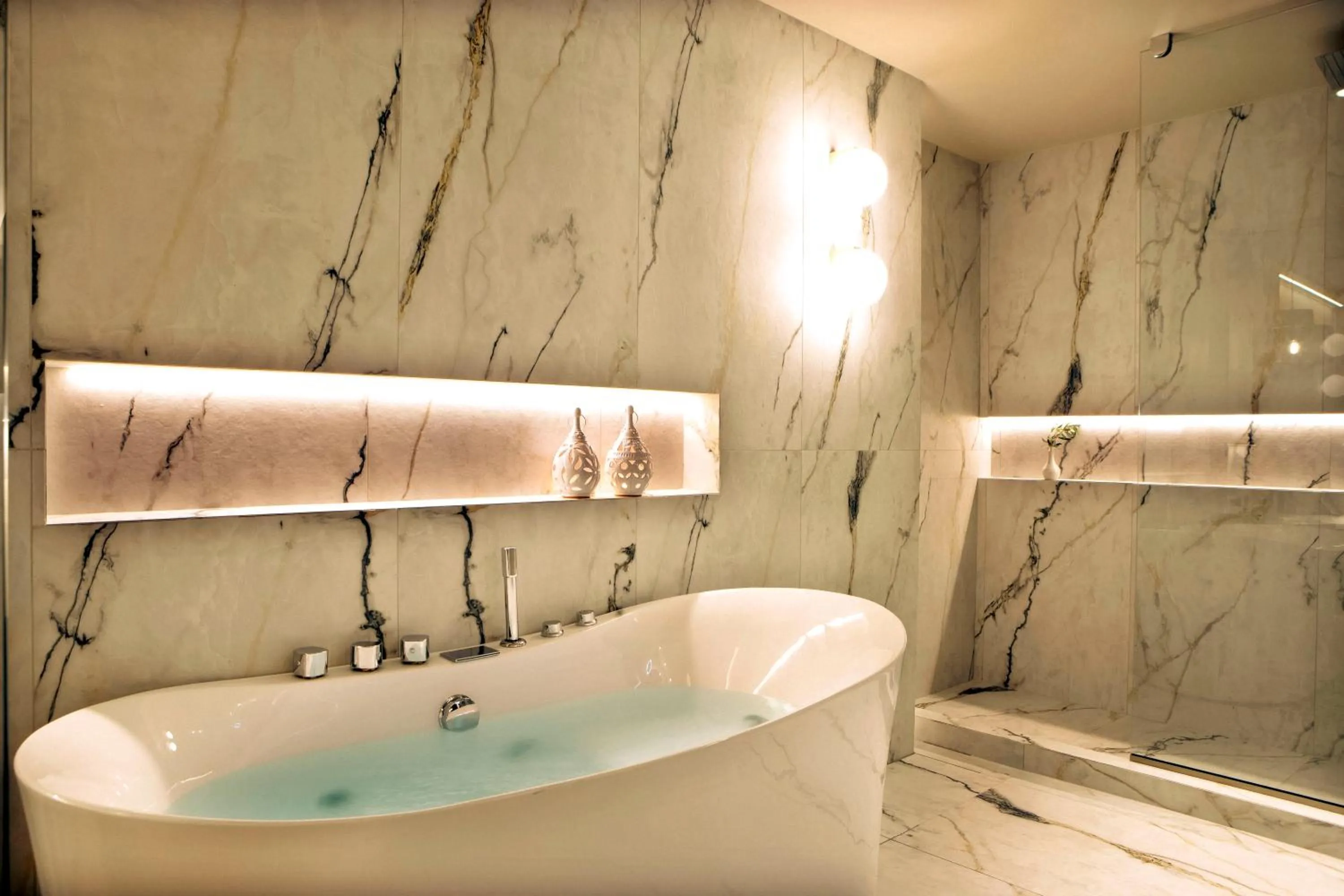 Zeus Eleva Mirabello Bay