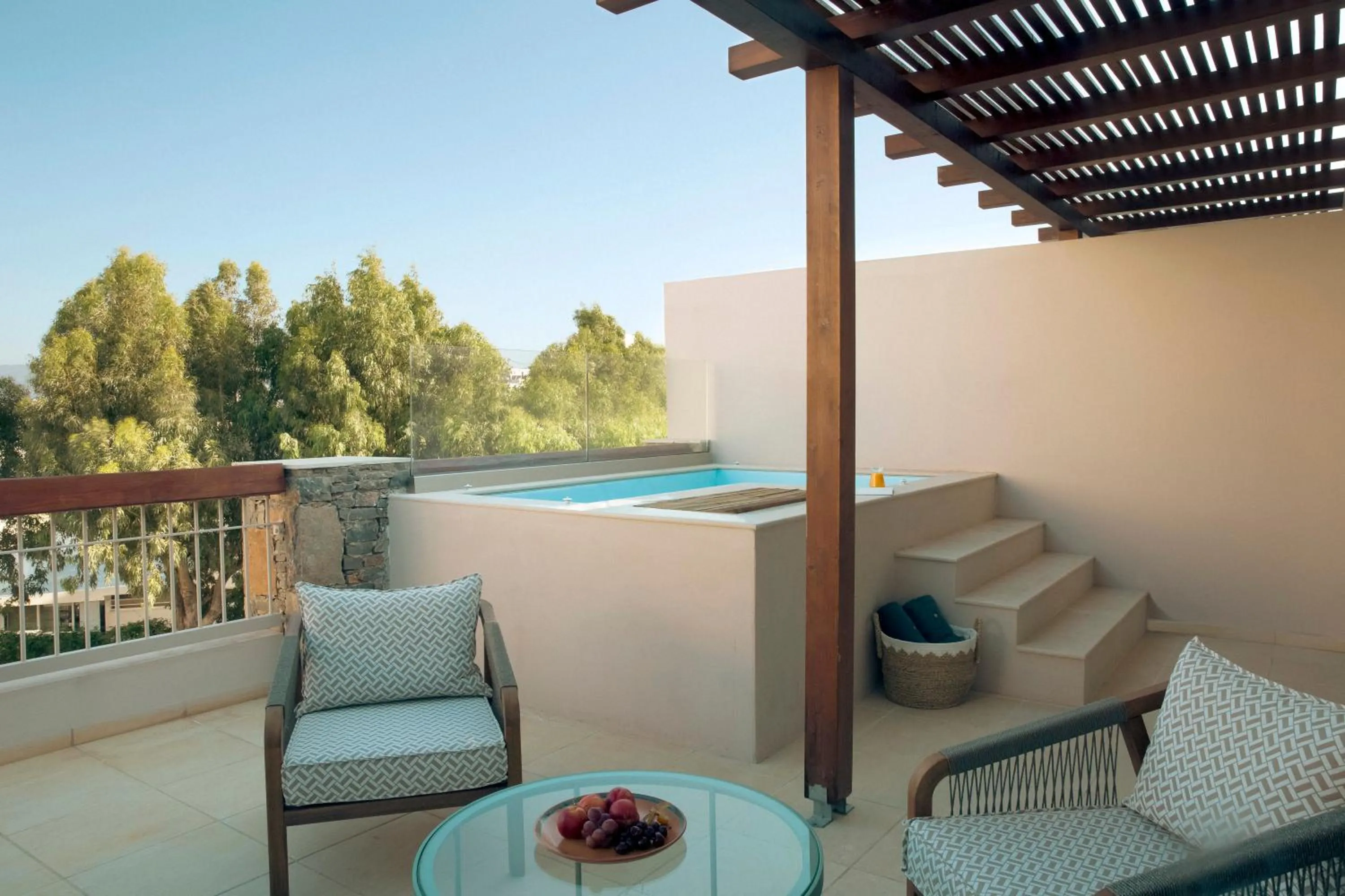 Zeus Eleva Mirabello Bay