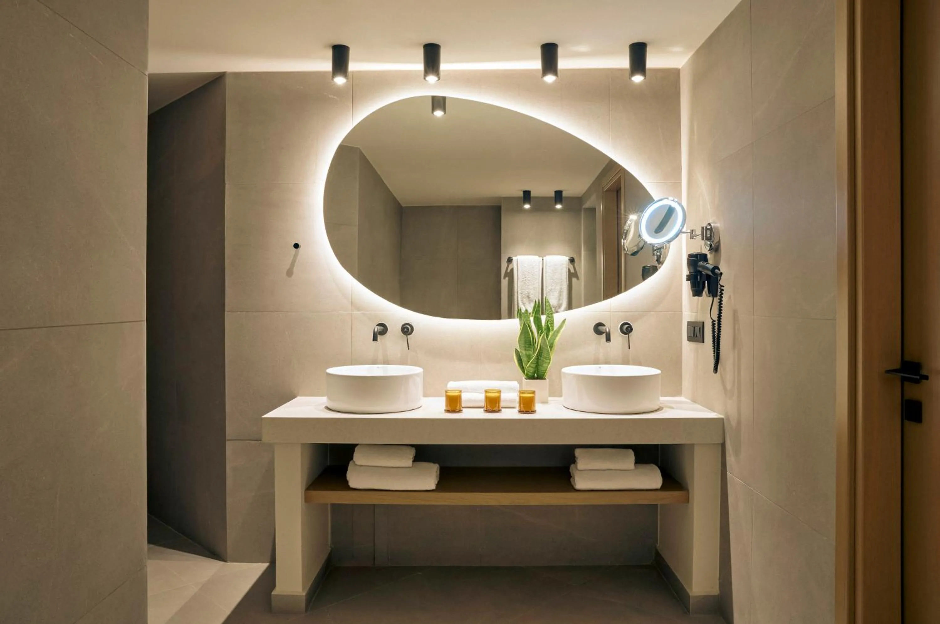 Zeus Eleva Mirabello Bay