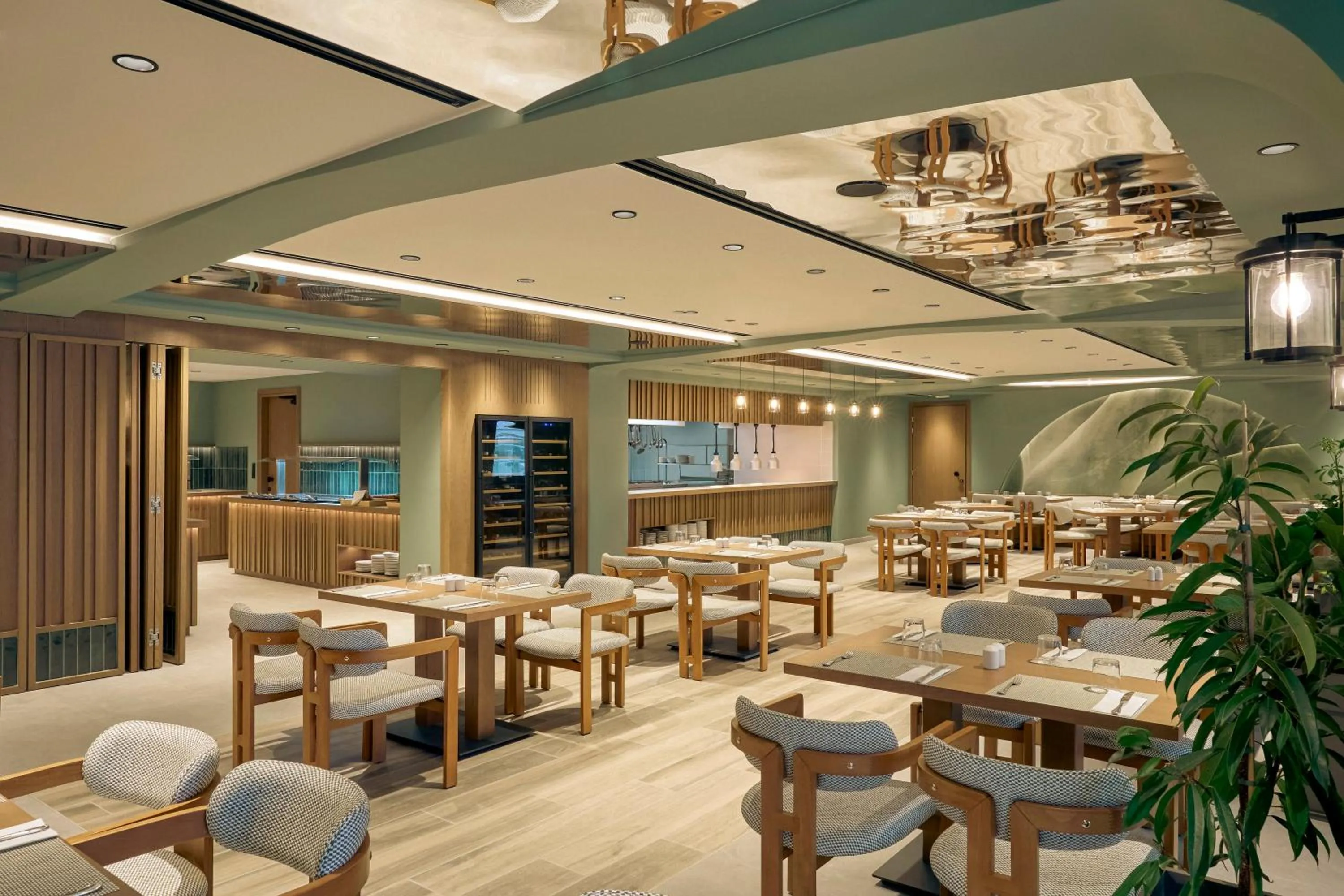 Zeus Eleva Mirabello Bay