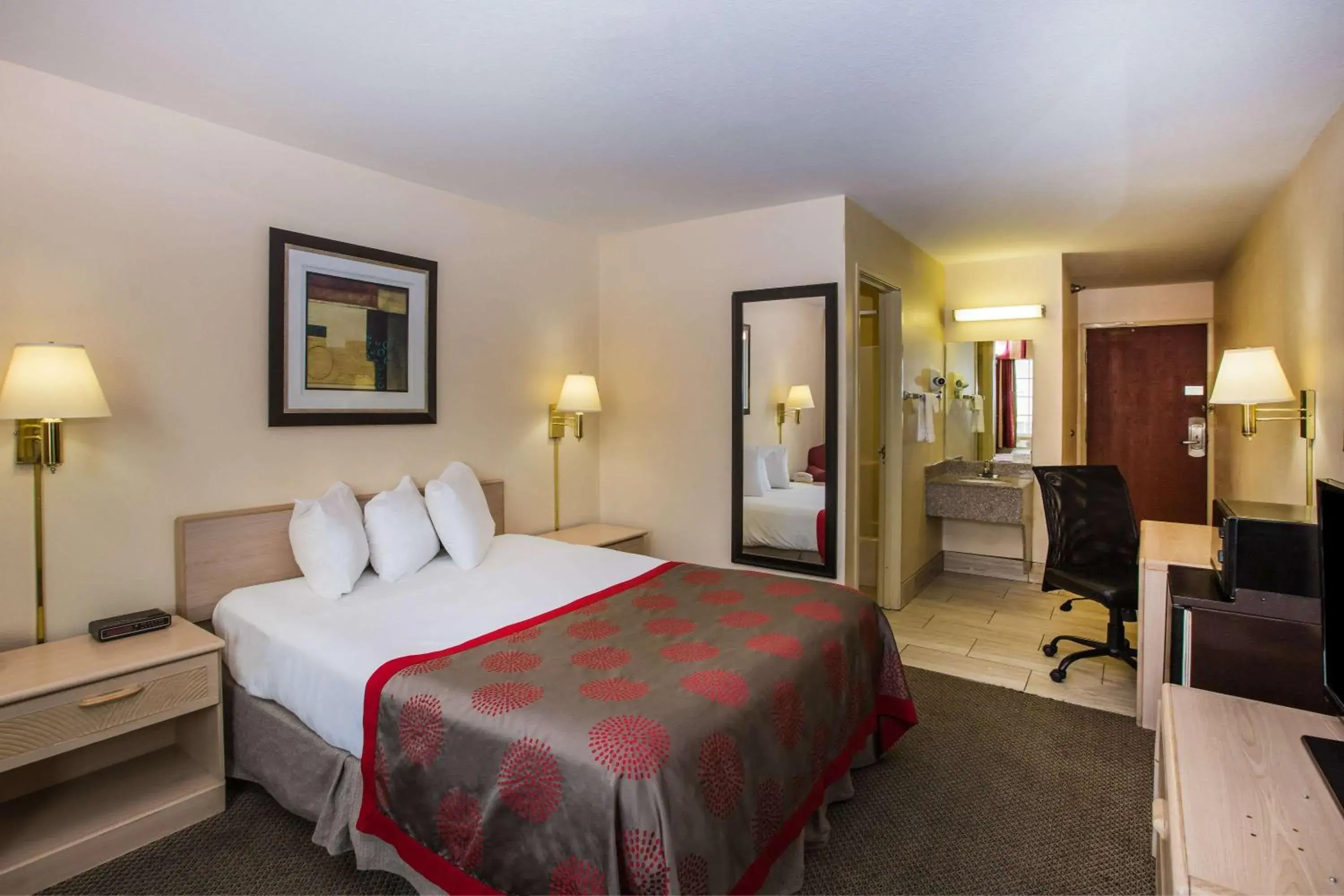 Photo of the whole room, Bed in Ramada by Wyndham Sioux Falls