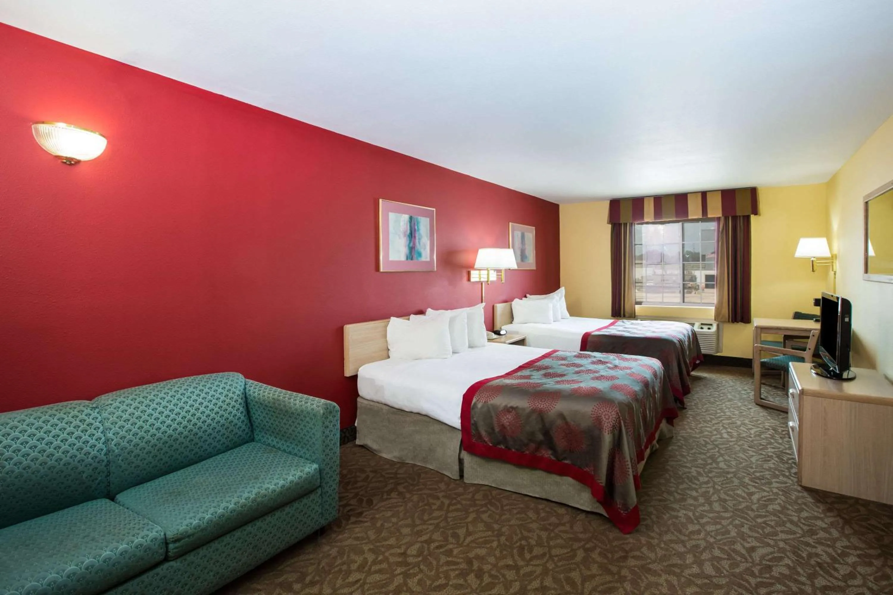 Photo of the whole room, Bed in Ramada by Wyndham Sioux Falls