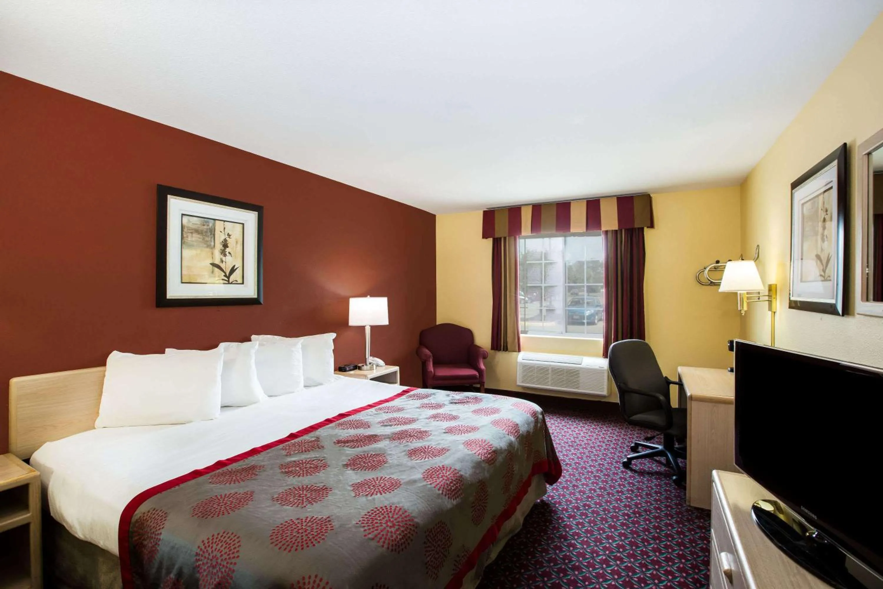 Photo of the whole room, Bed in Ramada by Wyndham Sioux Falls