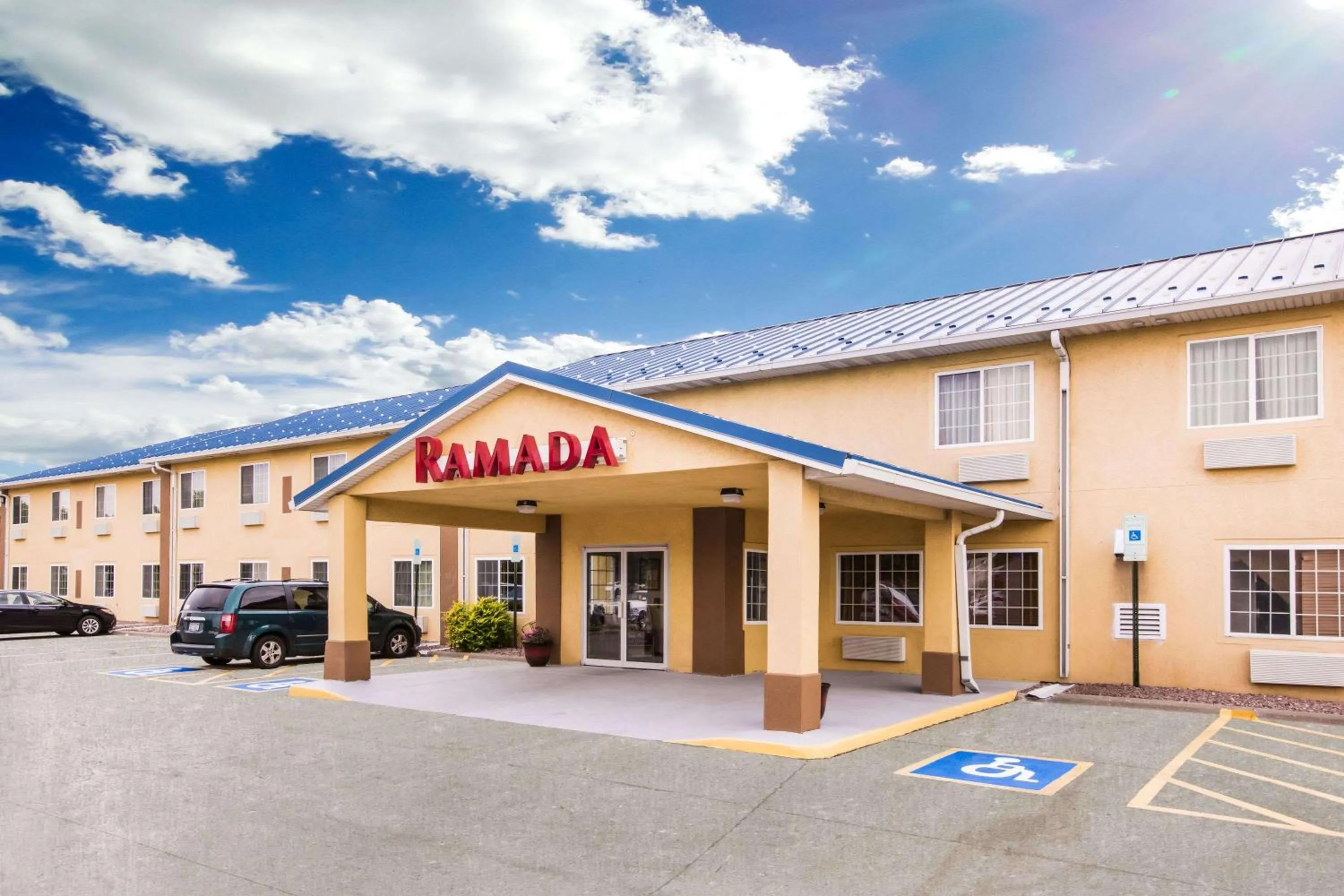 Property building in Ramada by Wyndham Sioux Falls
